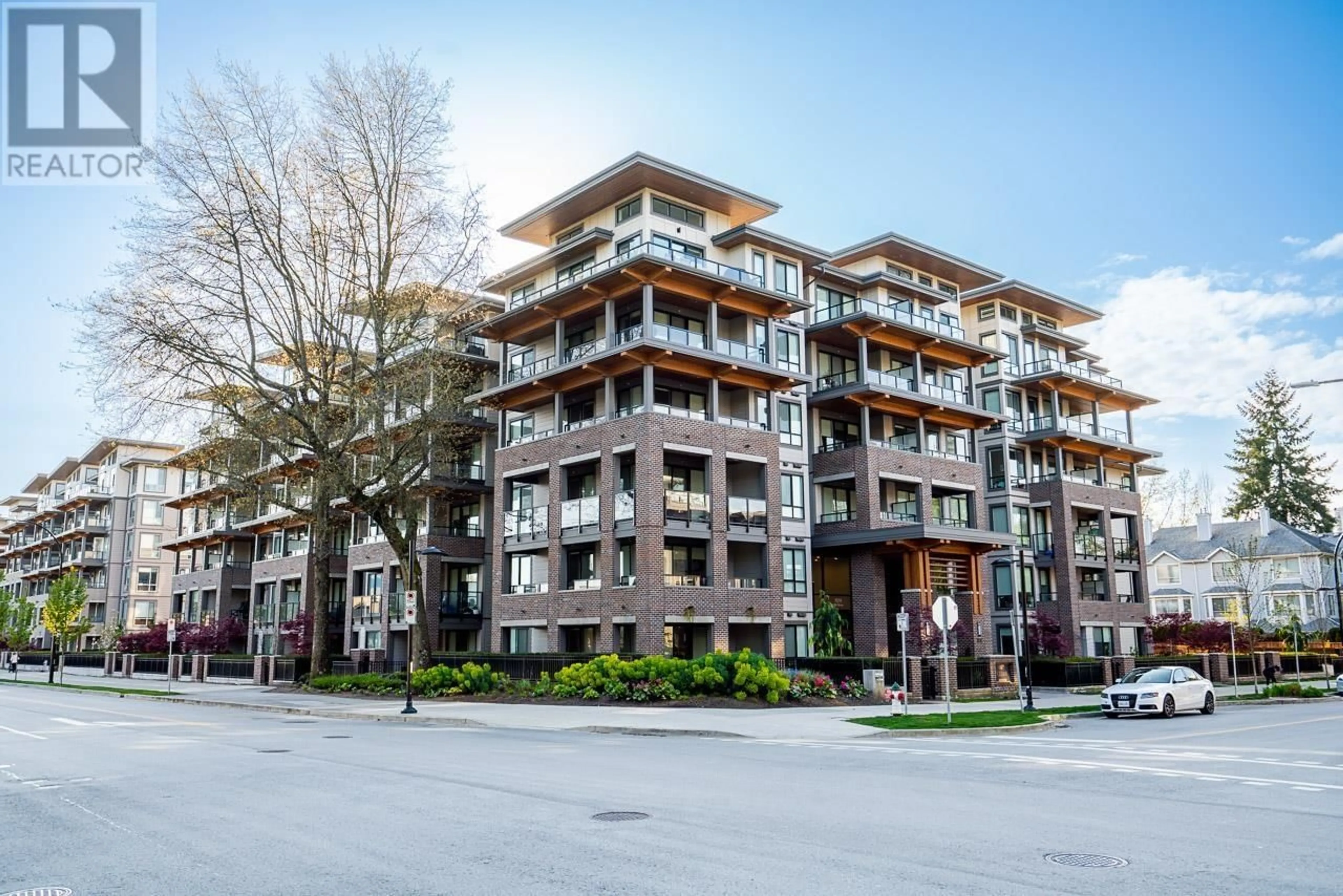 Patio, building for 213 - 7579 16TH STREET, Burnaby British Columbia V3N0H7