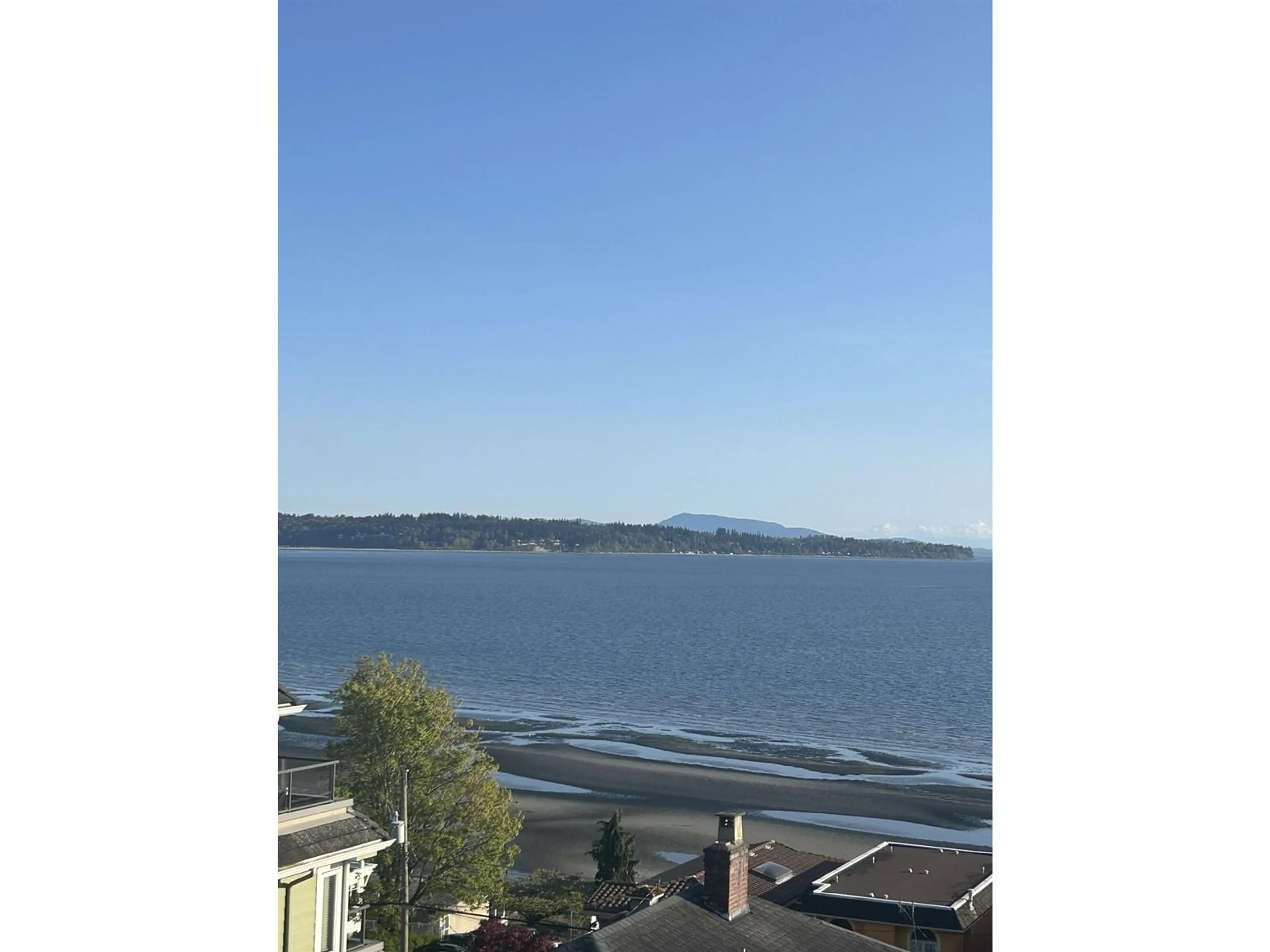 Blurry image for 15416 COLUMBIA, White Rock British Columbia V4B1J9