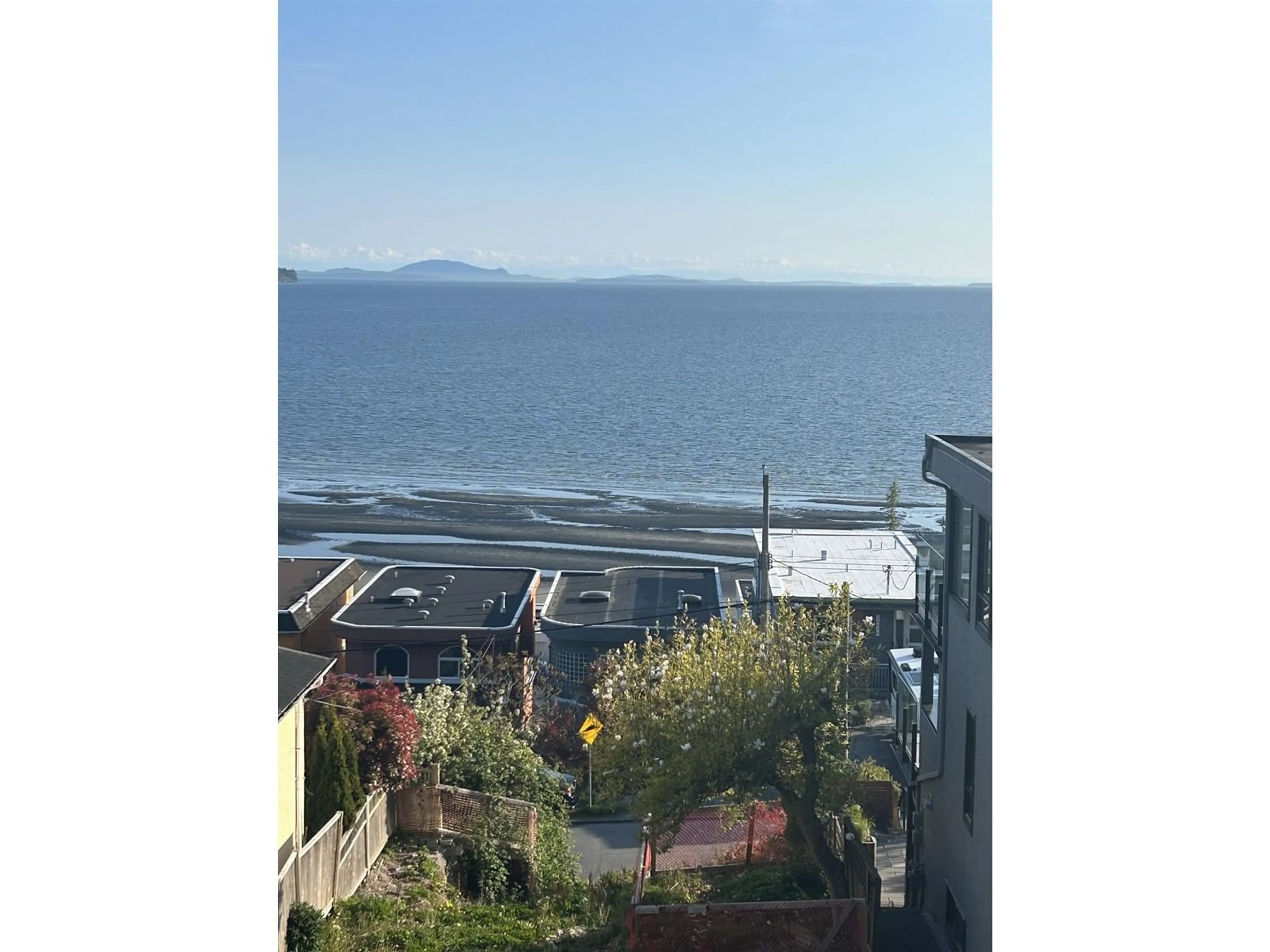 A pic from outside/outdoor area/front of a property/back of a property/a pic from drone, water/lake/river/ocean view for 15416 COLUMBIA, White Rock British Columbia V4B1J9