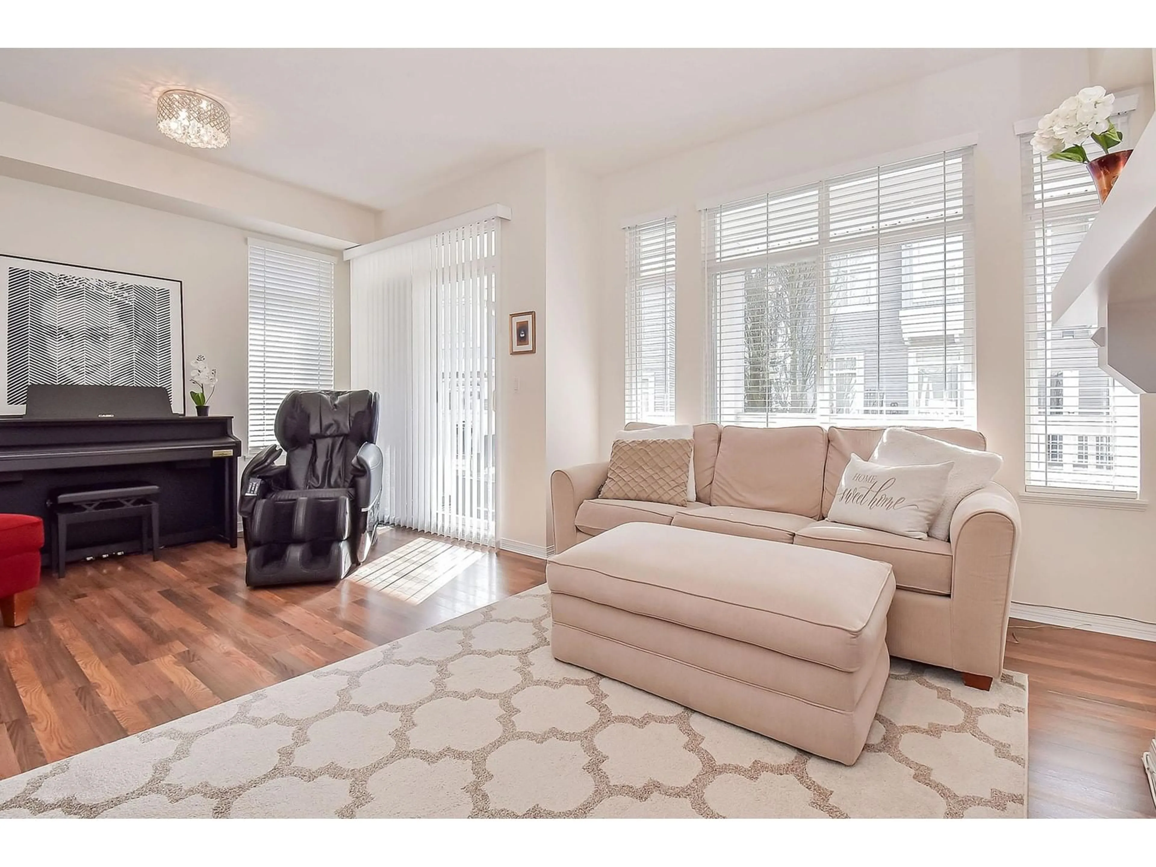 Living room with furniture, unknown for 21 - 15068 58, Surrey British Columbia V3S9J9