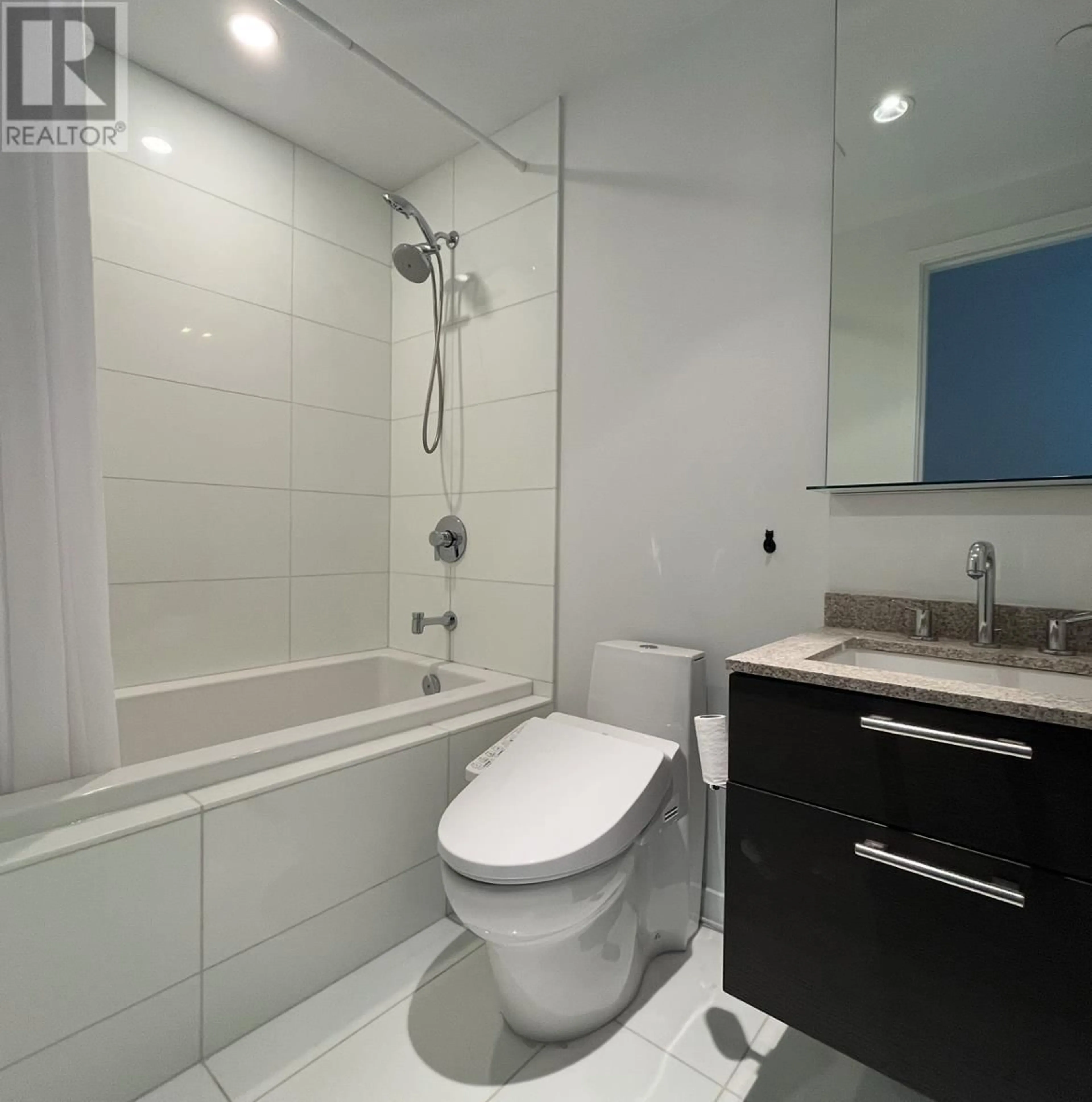 Standard bathroom, ceramic/tile floor for 811 - 5199 BRIGHOUSE WAY, Richmond British Columbia V7C0A7