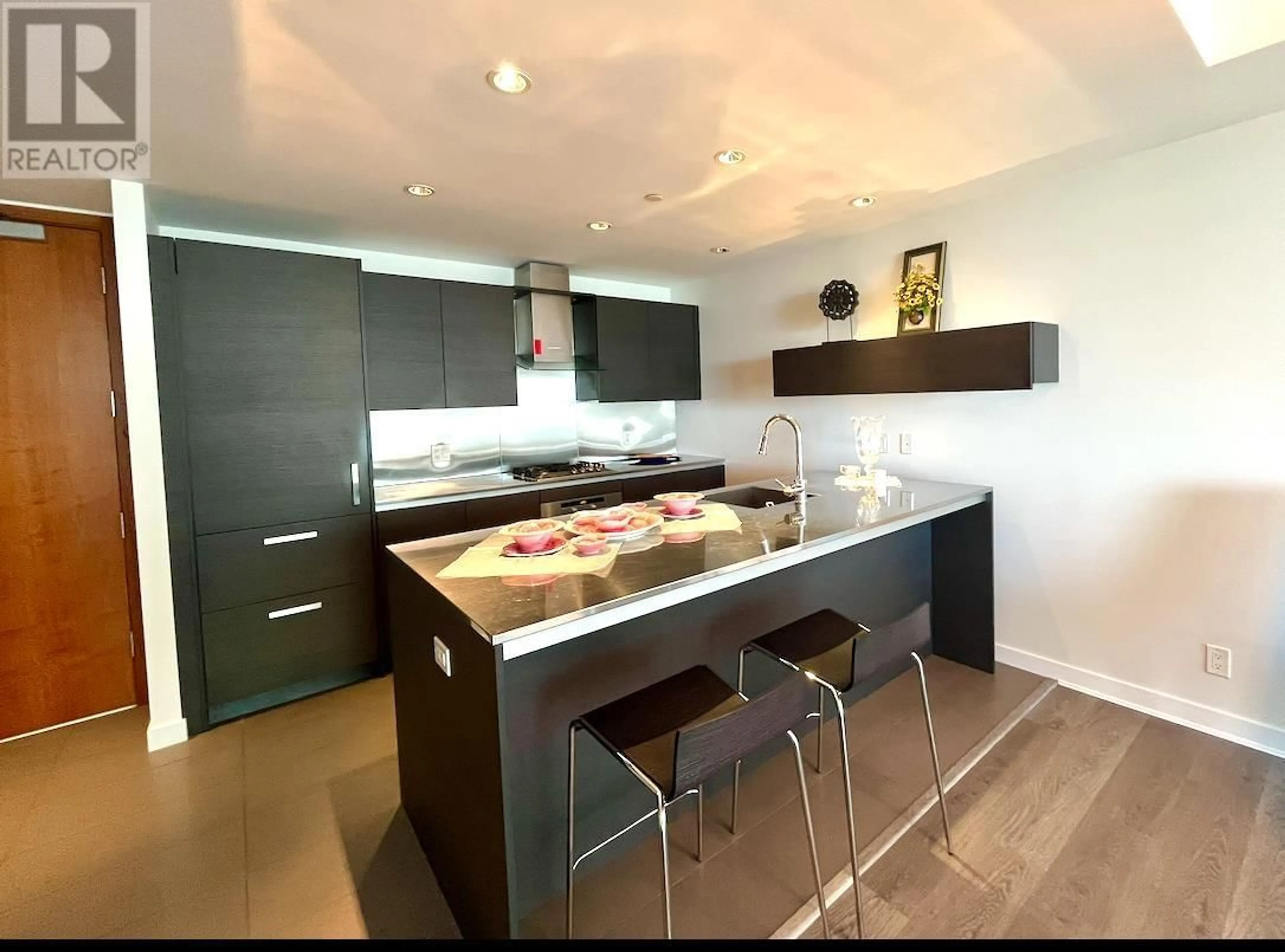 Contemporary kitchen, unknown for 811 - 5199 BRIGHOUSE WAY, Richmond British Columbia V7C0A7