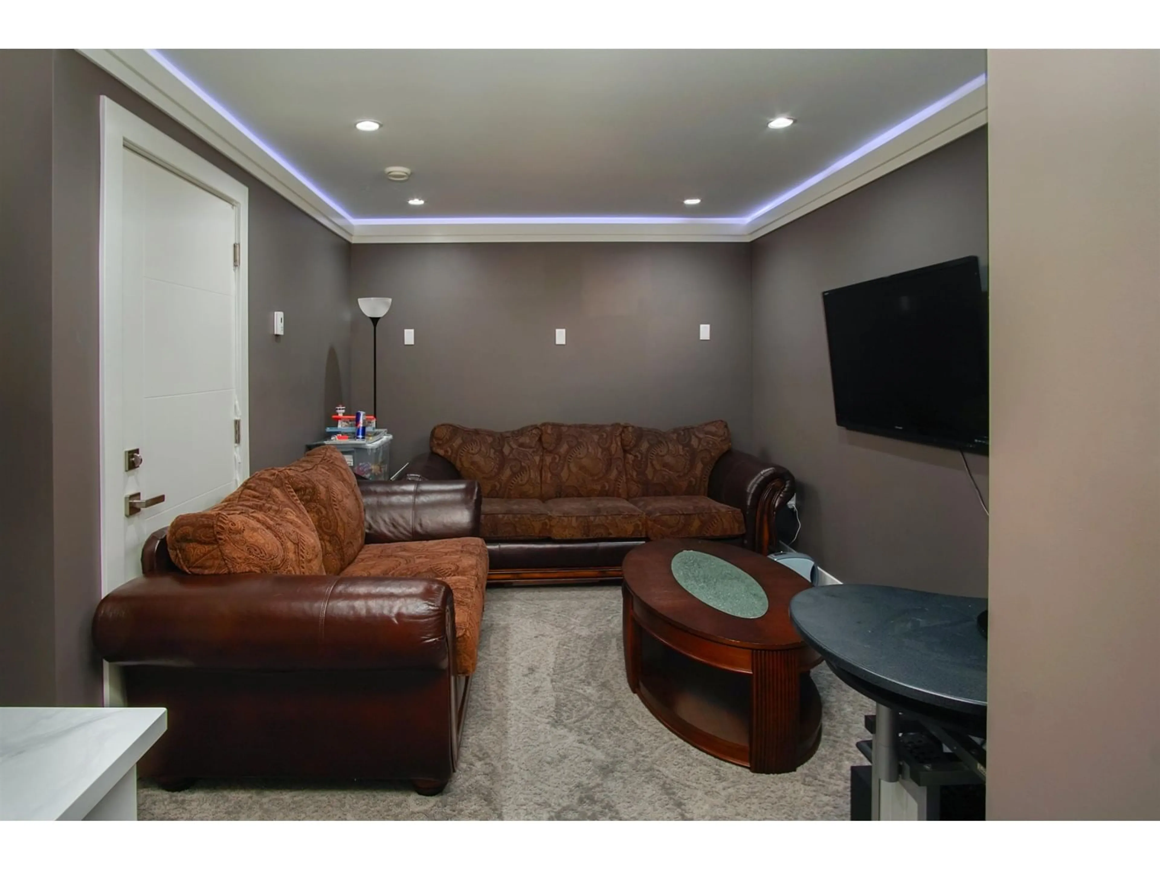 Home theater for 19247 71, Surrey British Columbia V4N6V1