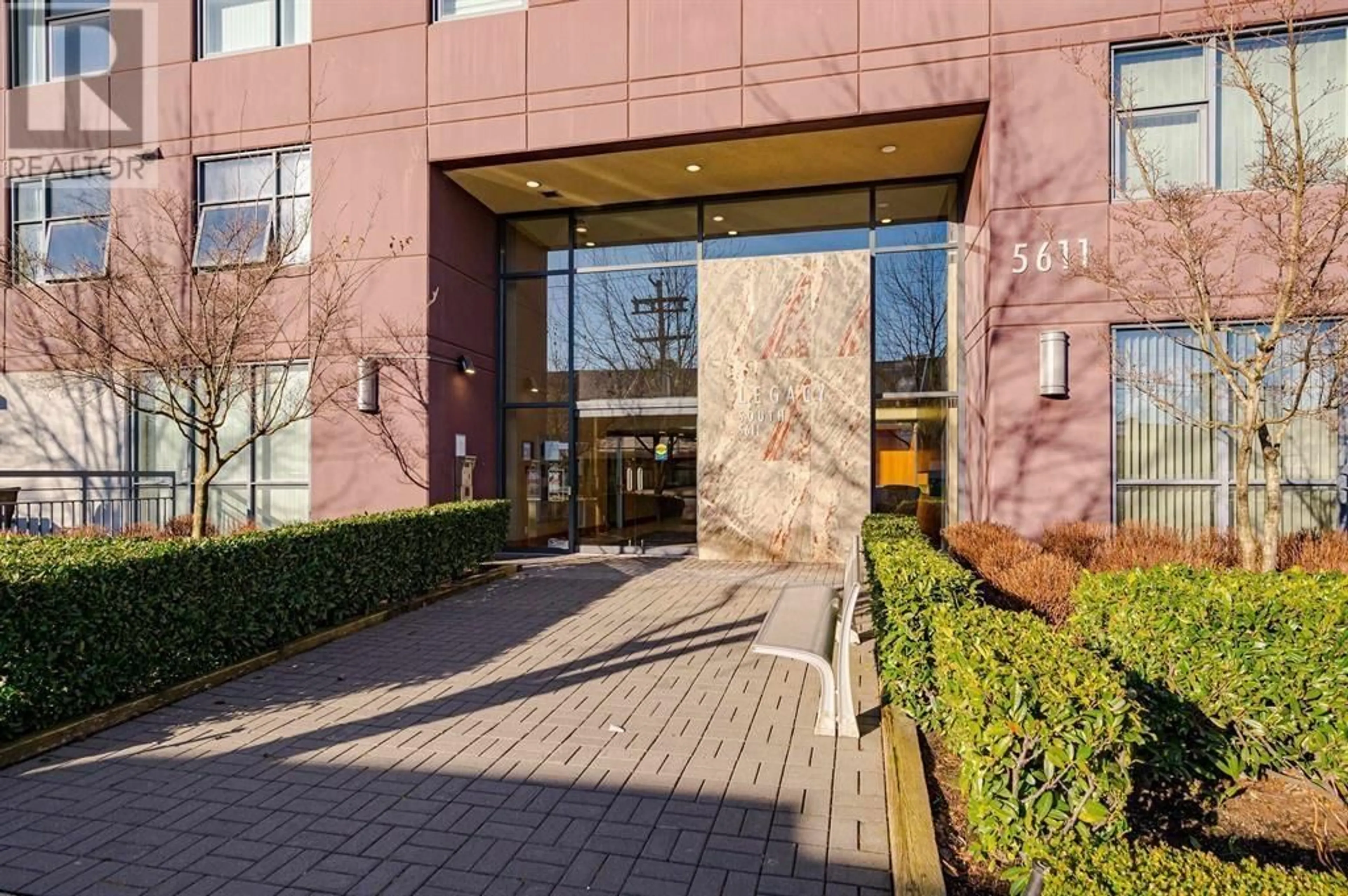 Indoor foyer for 1104 - 5611 GORING STREET, Burnaby British Columbia V5B0A3