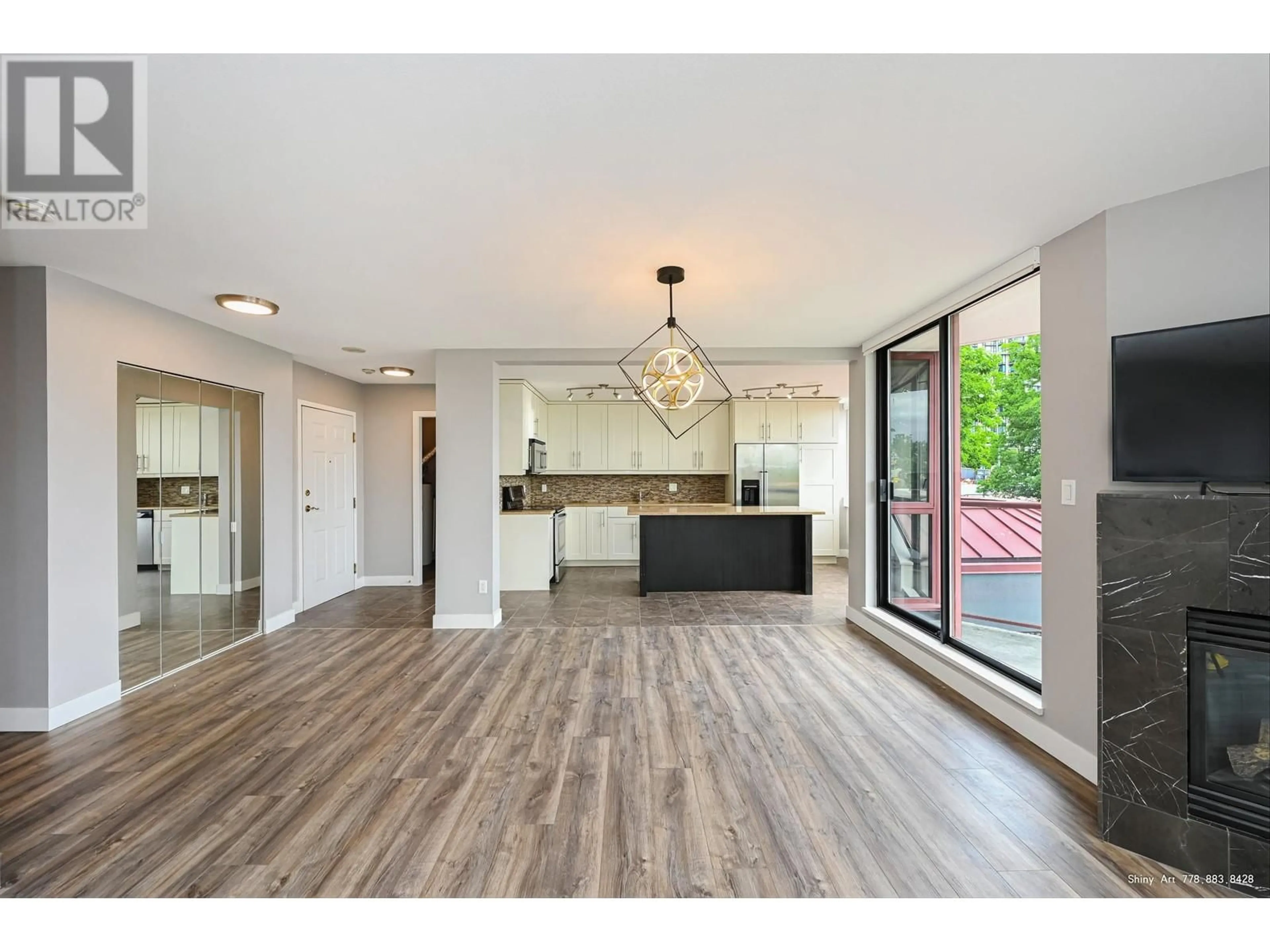 Open concept kitchen, wood/laminate floor for 102 - 38 LEOPOLD PLACE, New Westminster British Columbia V3L2C6