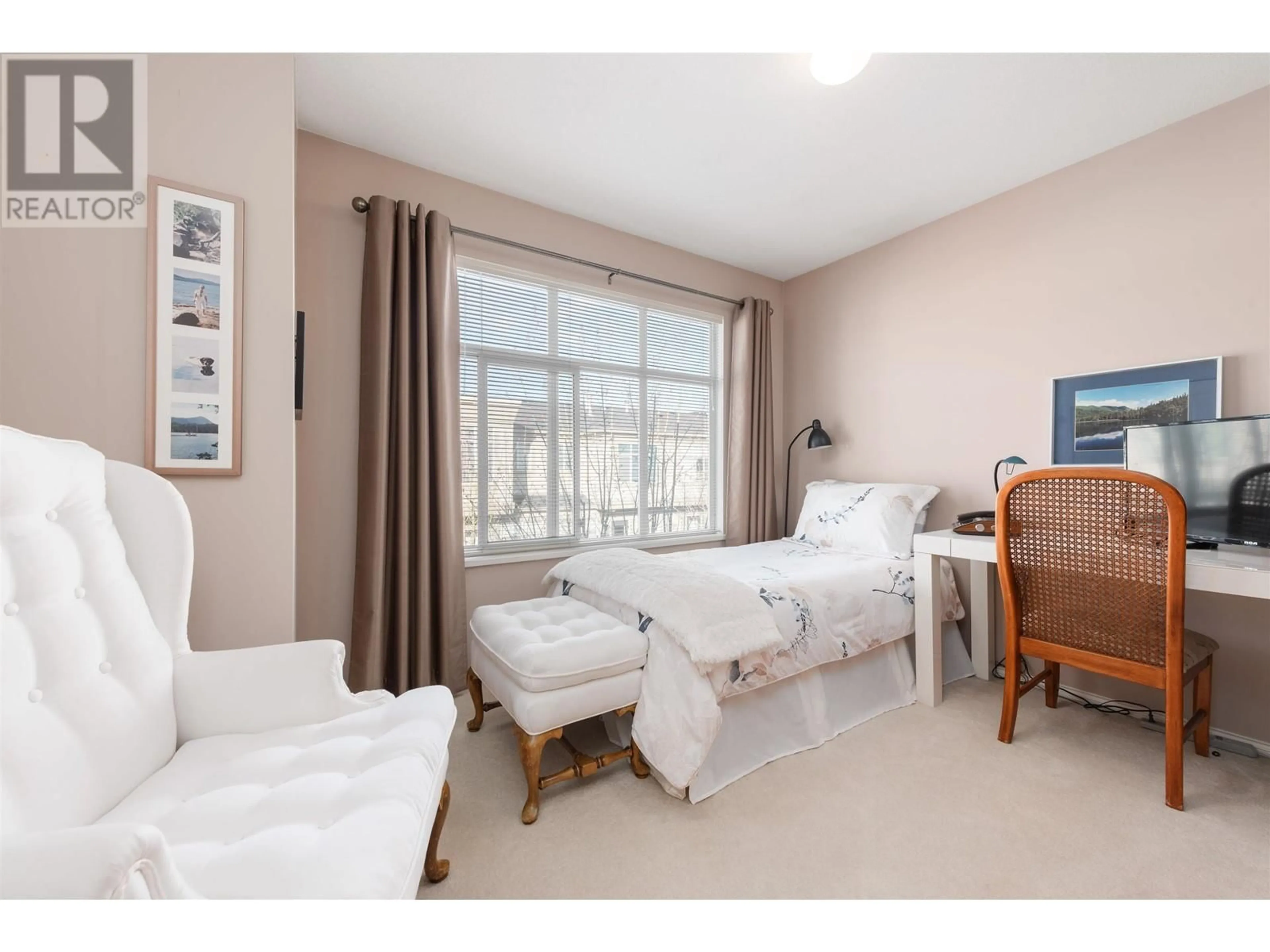 Bedroom with bed, unknown for 5 - 6179 NO. 1 ROAD, Richmond British Columbia V7C1T4