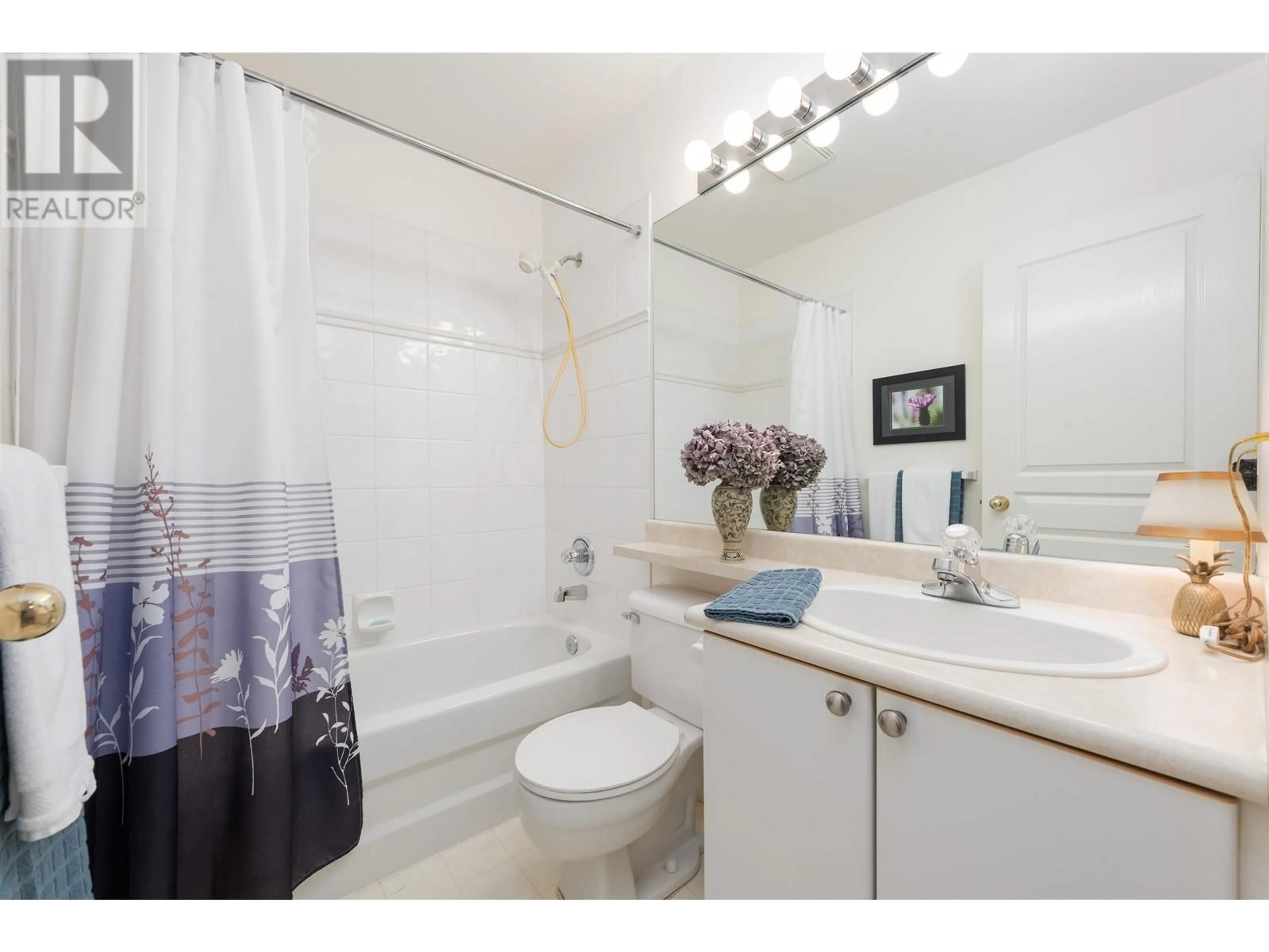 Standard bathroom, unknown for 5 - 6179 NO. 1 ROAD, Richmond British Columbia V7C1T4