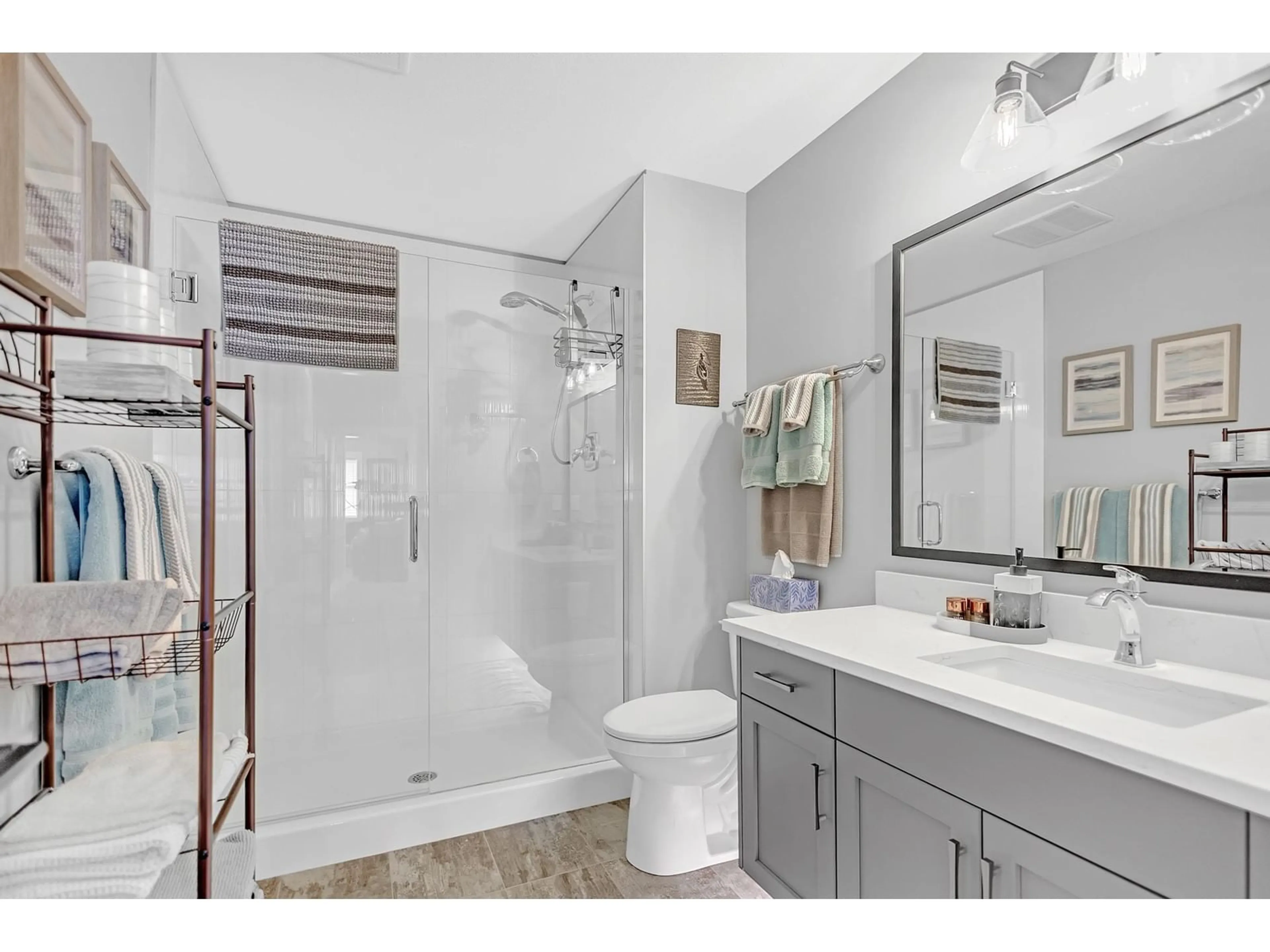 Standard bathroom, ceramic/tile floor for 147 - 46213 HAKWELES ROAD, Chilliwack British Columbia V4Z0C6