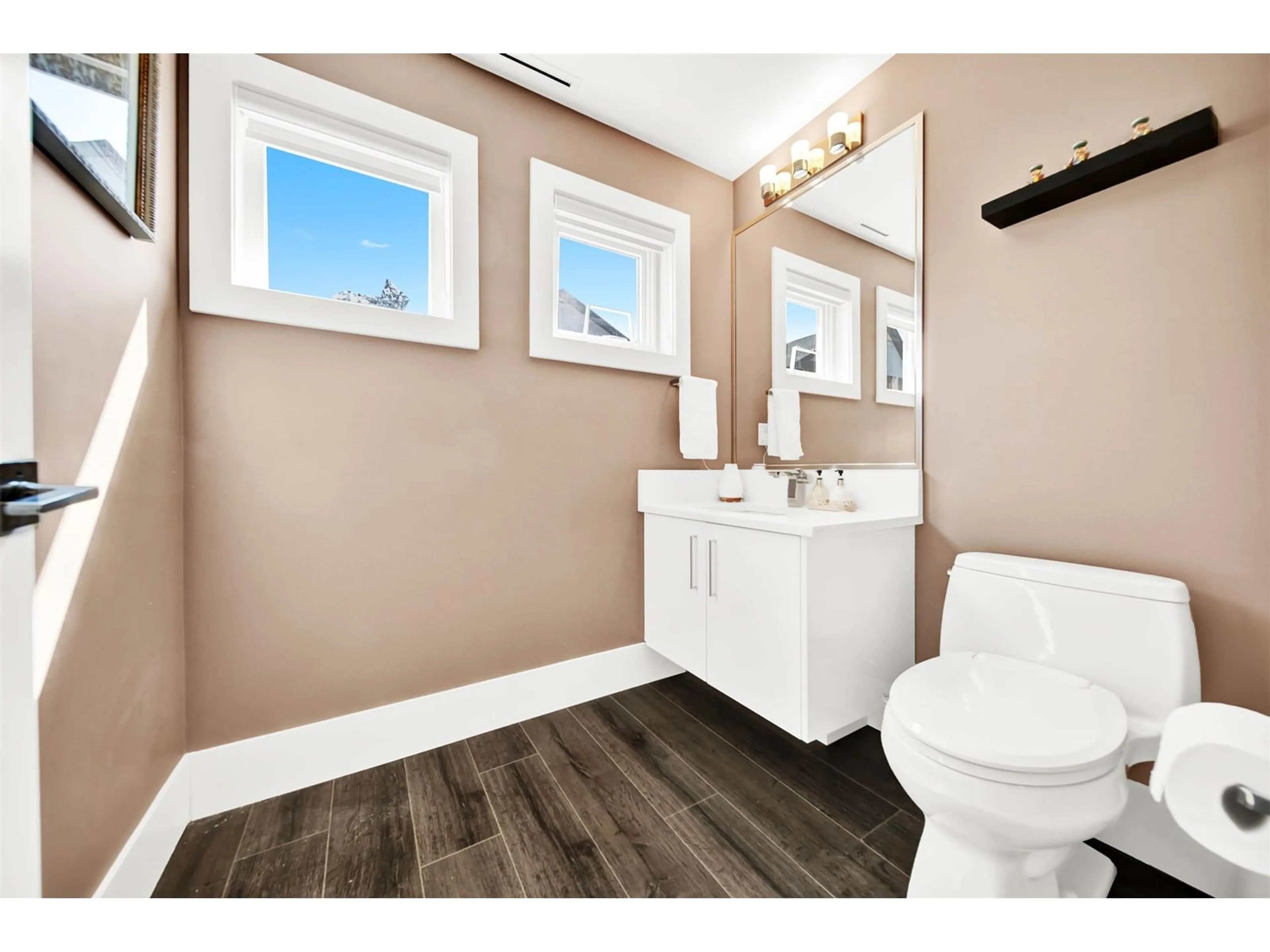 Standard bathroom, ceramic/tile floor for 20 - 15177 60, Surrey British Columbia V3S7B3