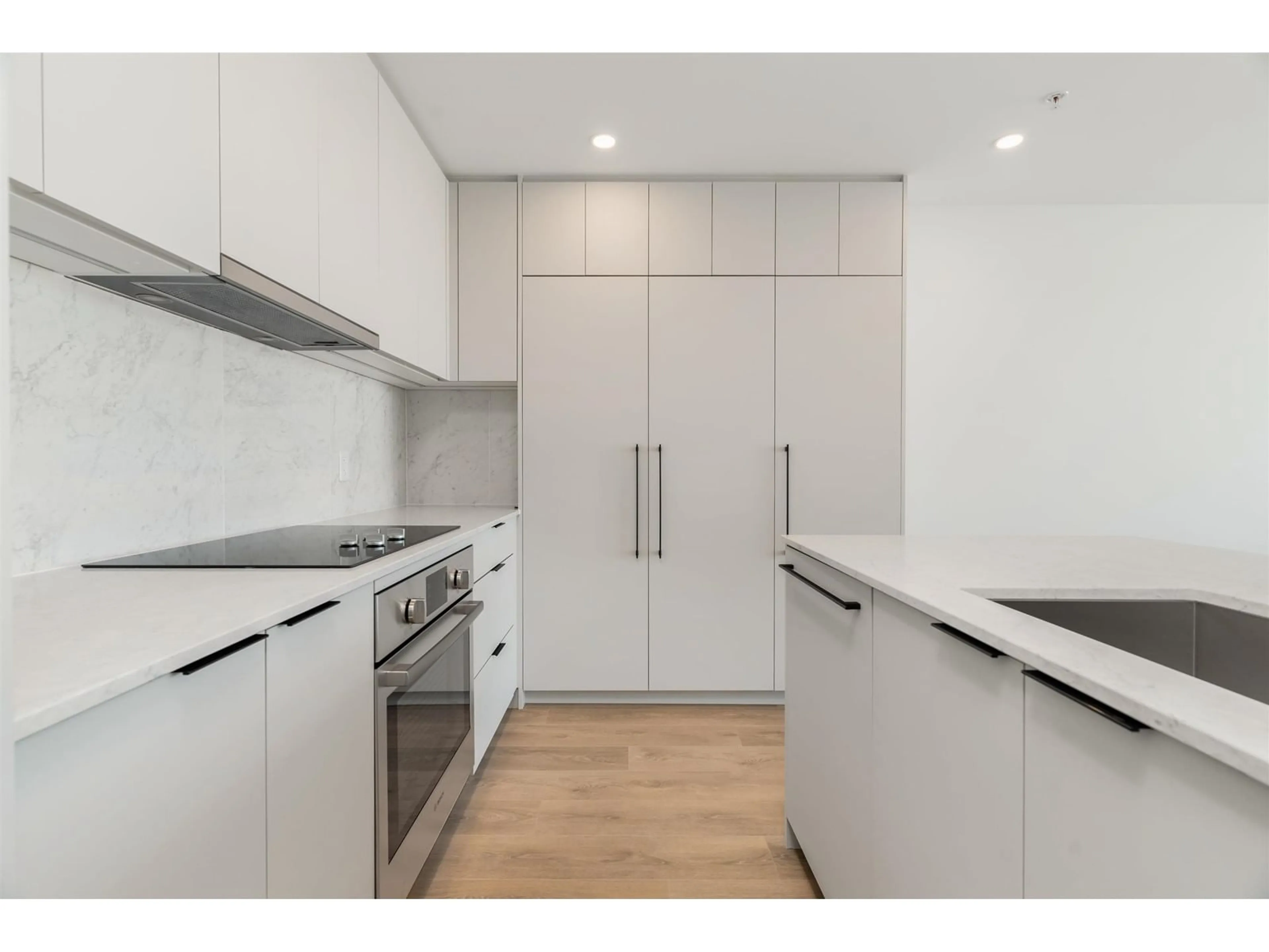 Standard kitchen, wood/laminate floor for TH205 - 10225 WHALLEY, Surrey British Columbia V3T0S2