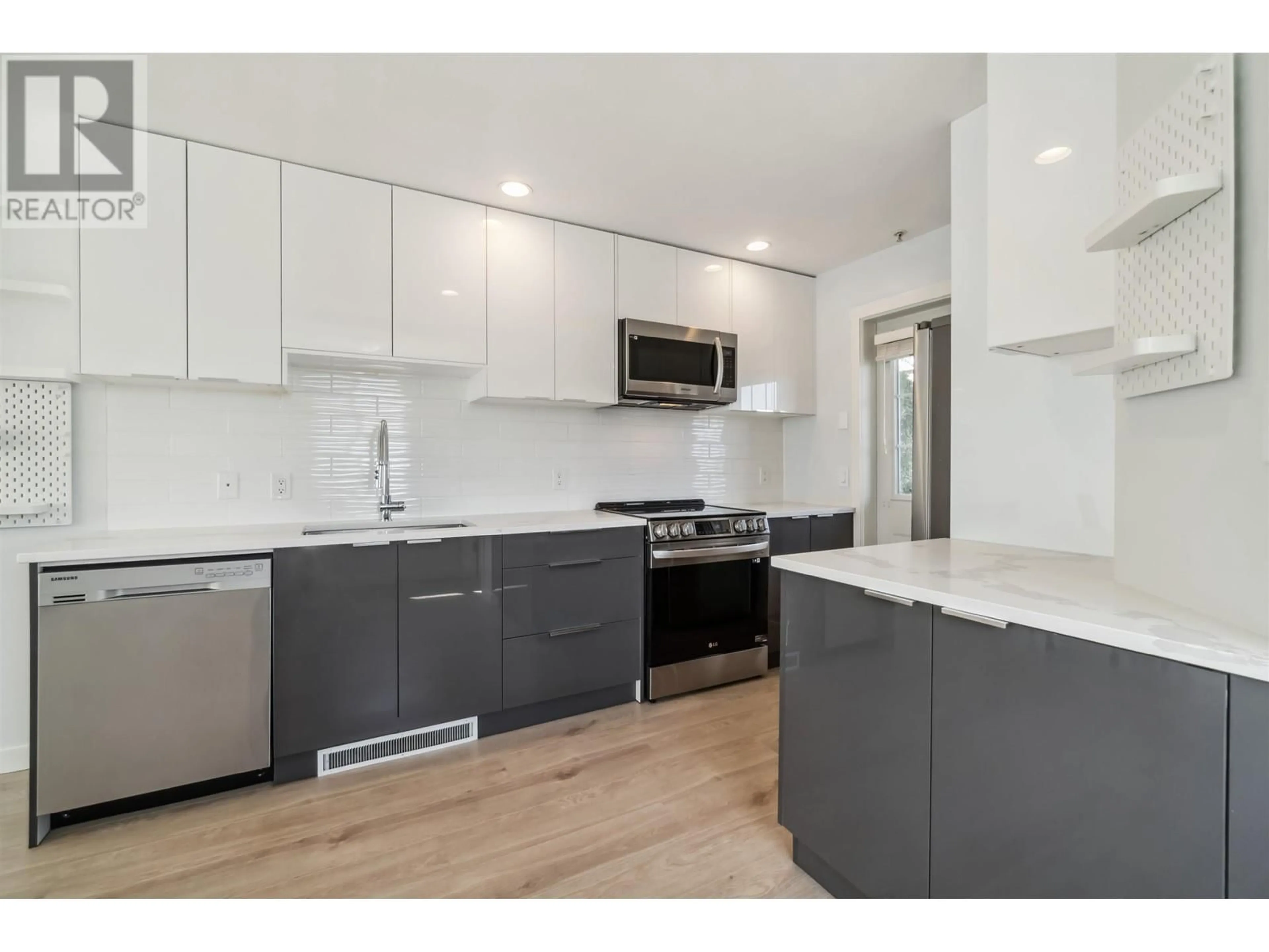 Open concept kitchen, unknown for 39 - 7370 STRIDE AVENUE, Burnaby British Columbia V3N5E6