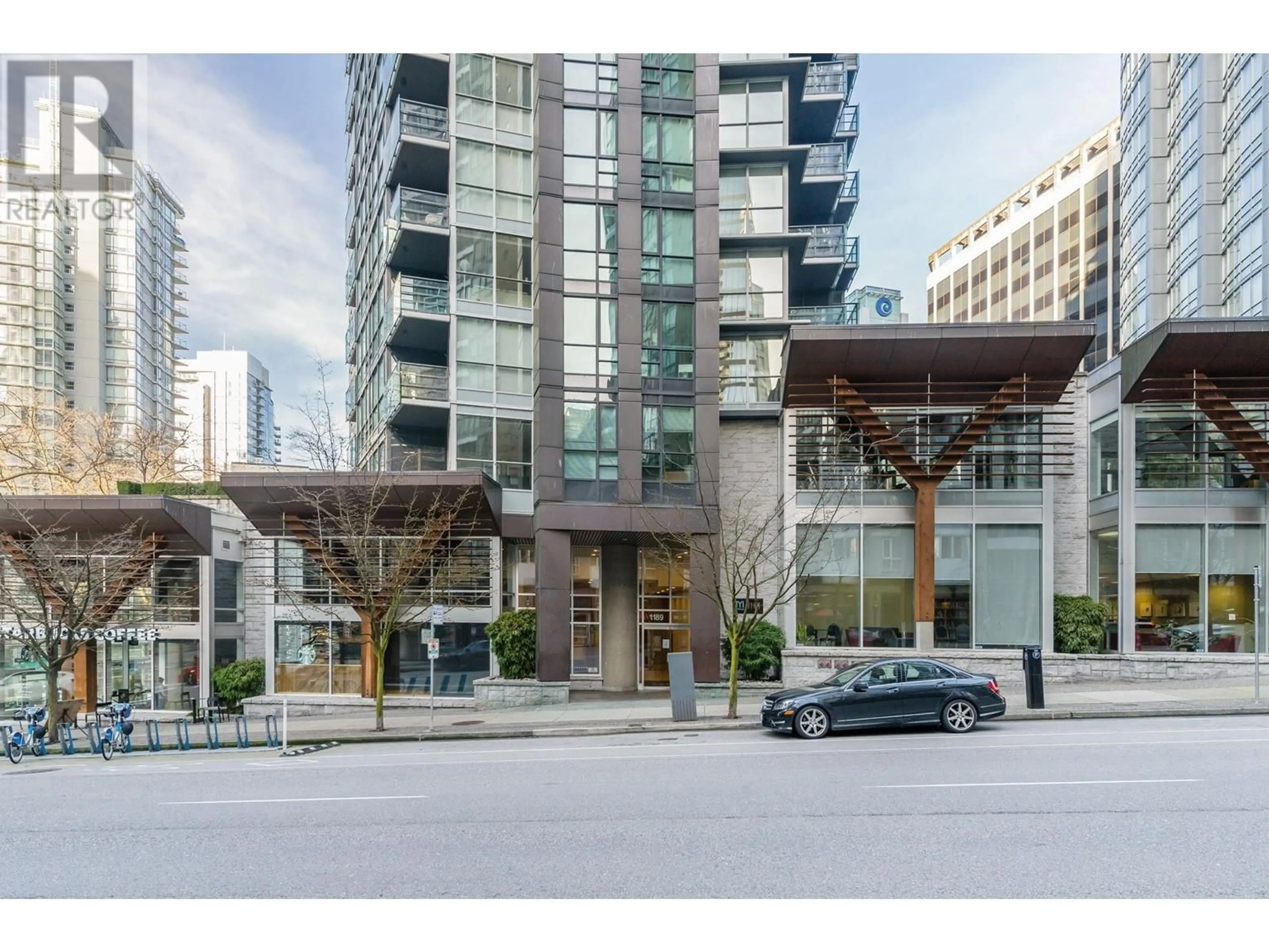 Indoor foyer for 2901 - 1189 MELVILLE STREET, Vancouver British Columbia V6E4T8