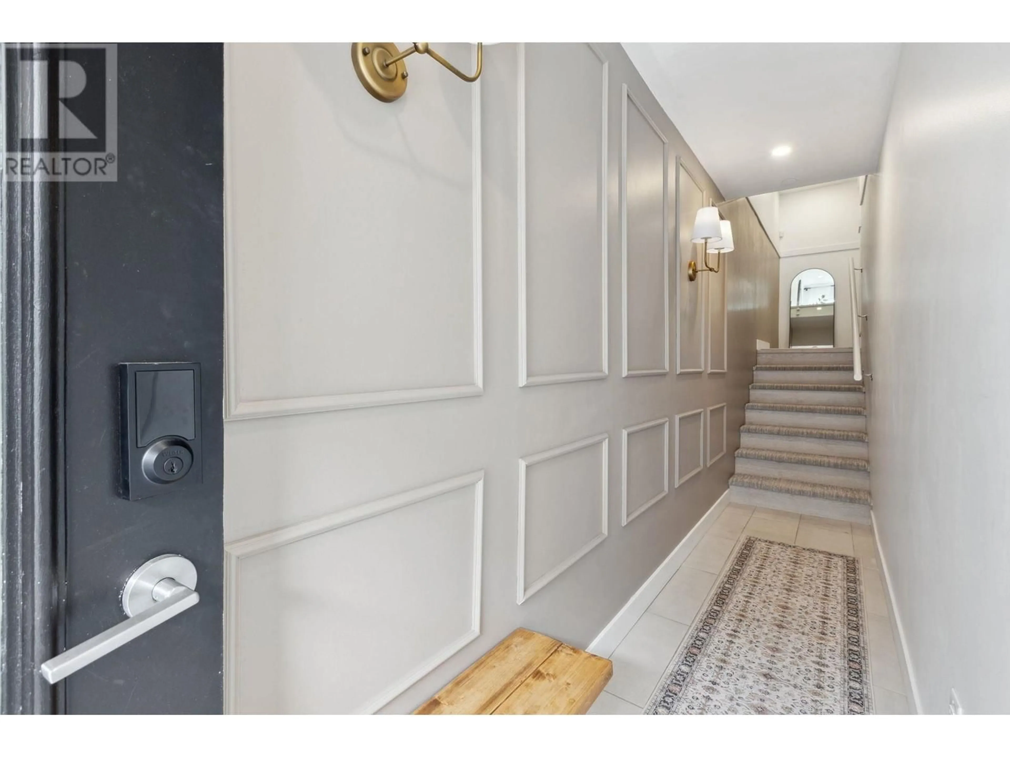 Indoor entryway for 15 - 602 LILE DRIVE, North Vancouver British Columbia V7G0B3