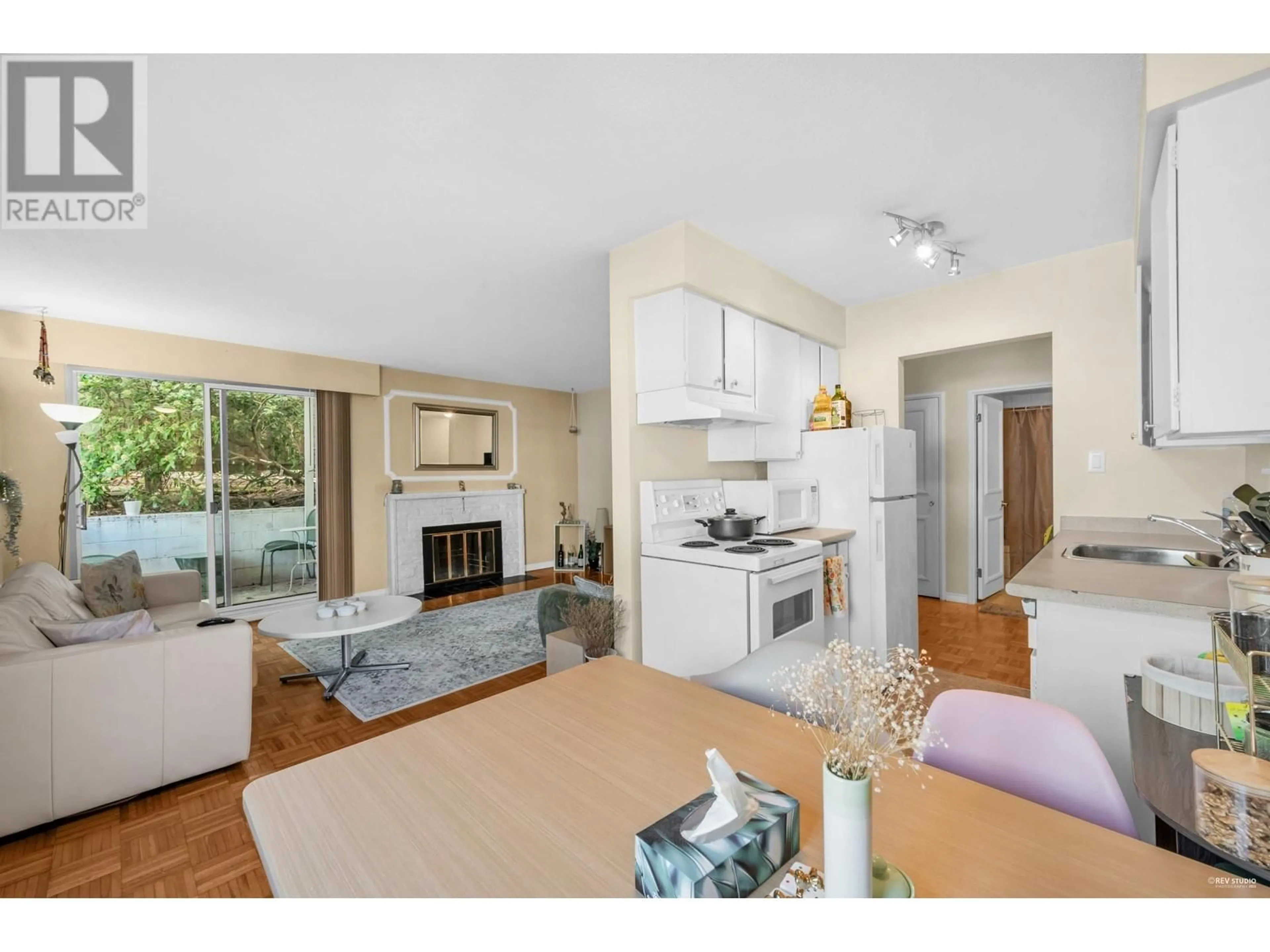 Open concept kitchen, unknown for 2 - 140 20TH STREET, North Vancouver British Columbia V7L3A4