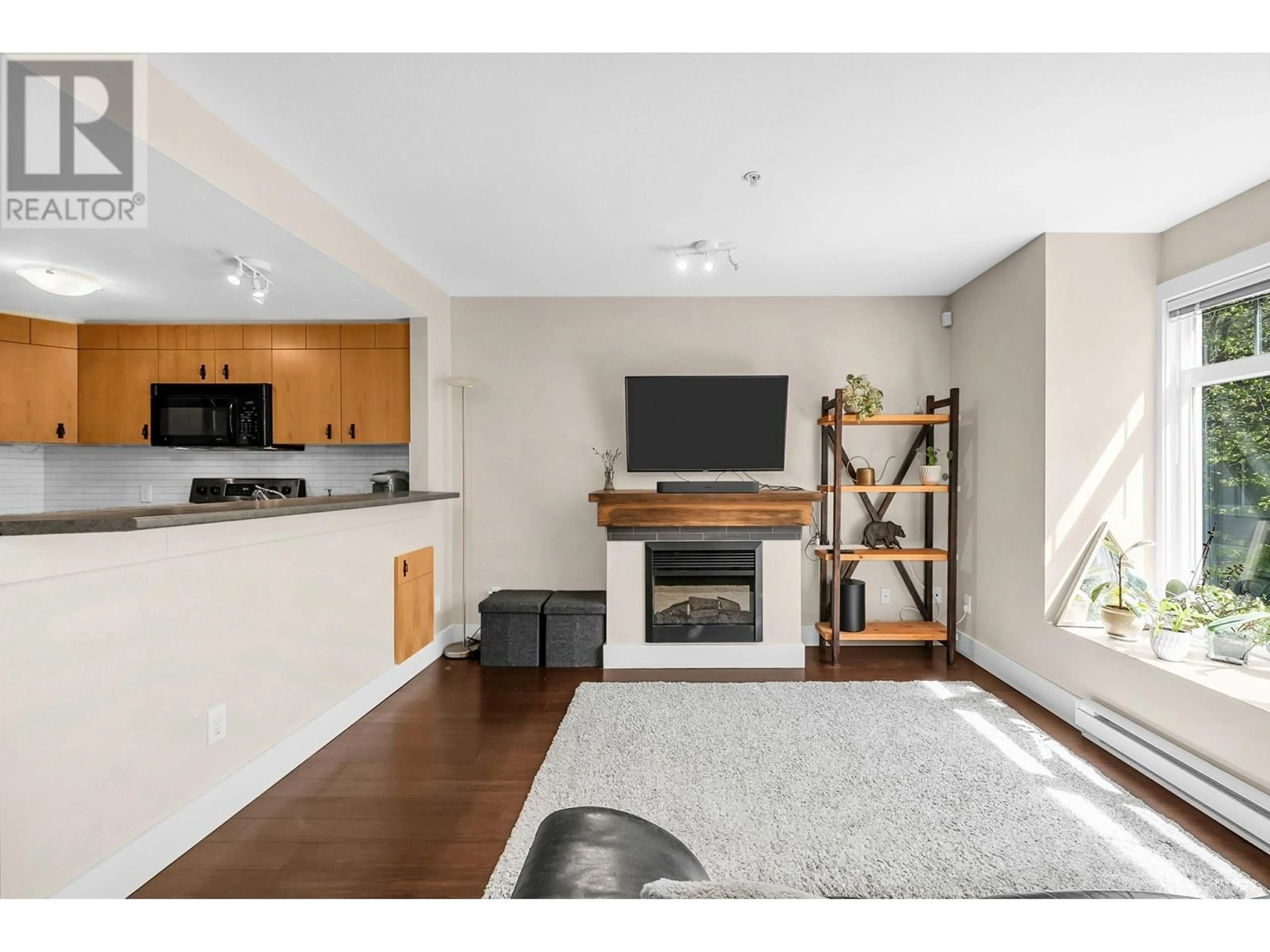 Living room with furniture, wood/laminate floor for 28 - 7428 SOUTHWYNDE AVENUE, Burnaby British Columbia V3N0A1