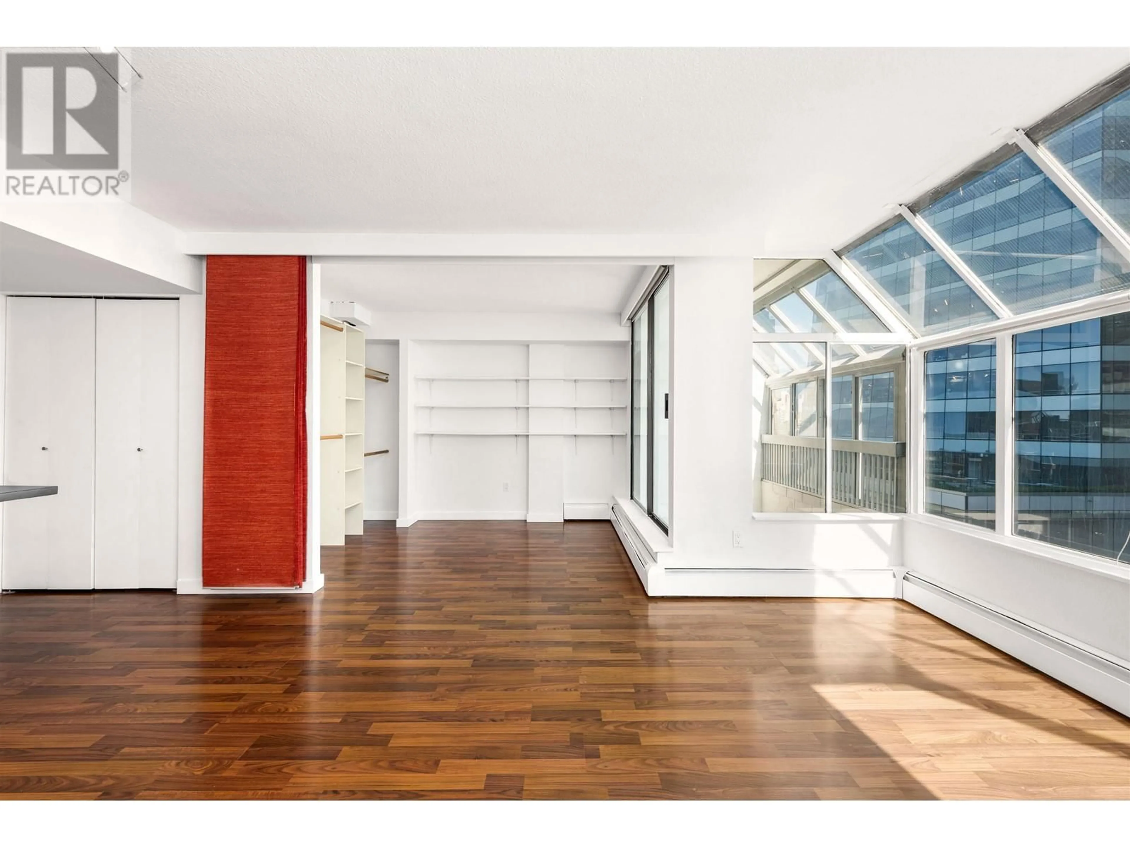 Indoor foyer for 901 - 950 DRAKE STREET, Vancouver British Columbia V6Z2B9