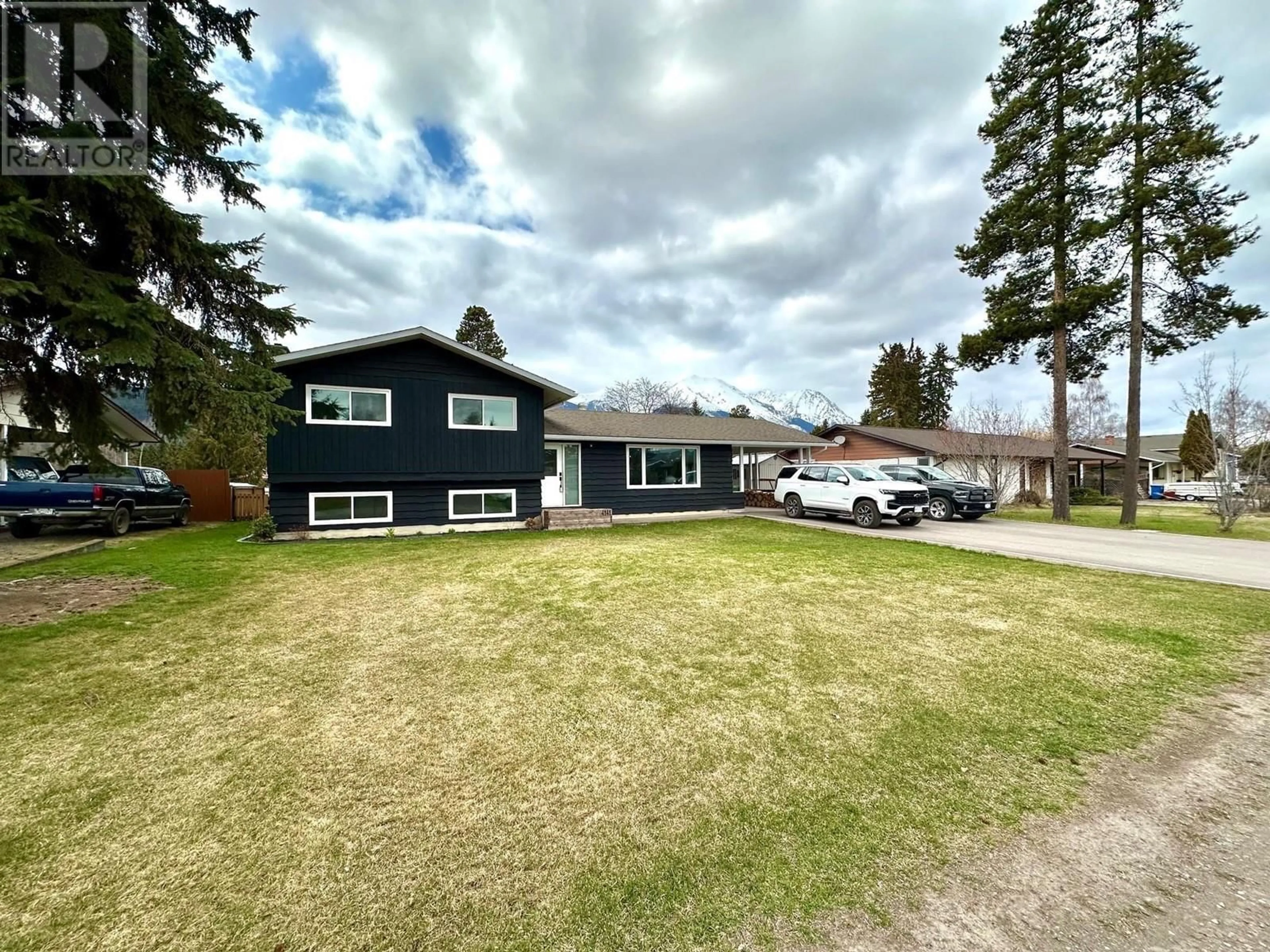 A pic from outside/outdoor area/front of a property/back of a property/a pic from drone, street for 4141 7TH AVENUE, Smithers British Columbia V0J2N0