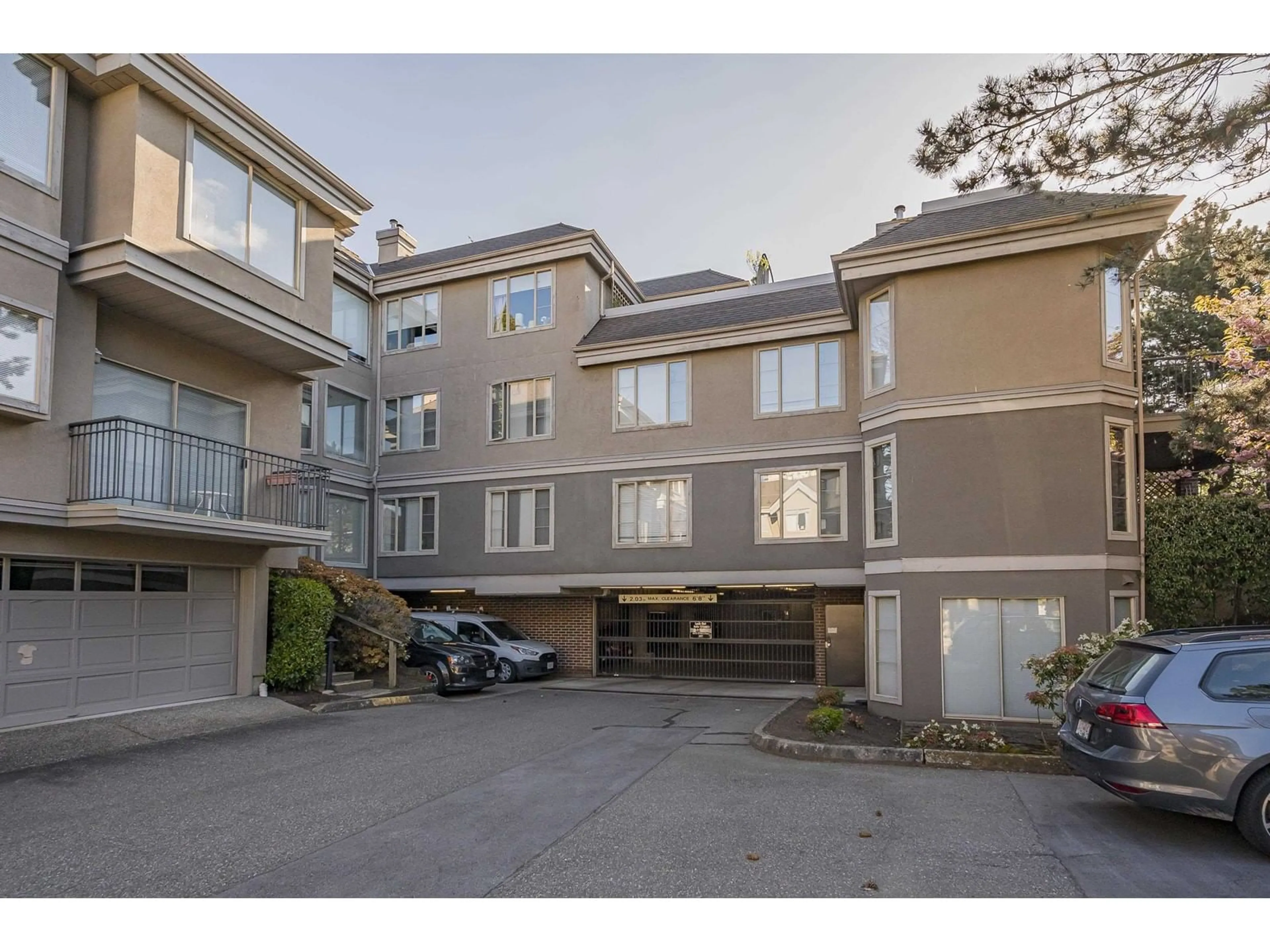 A pic from outside/outdoor area/front of a property/back of a property/a pic from drone, street for 302 - 15440 VINE, White Rock British Columbia V4B2T4