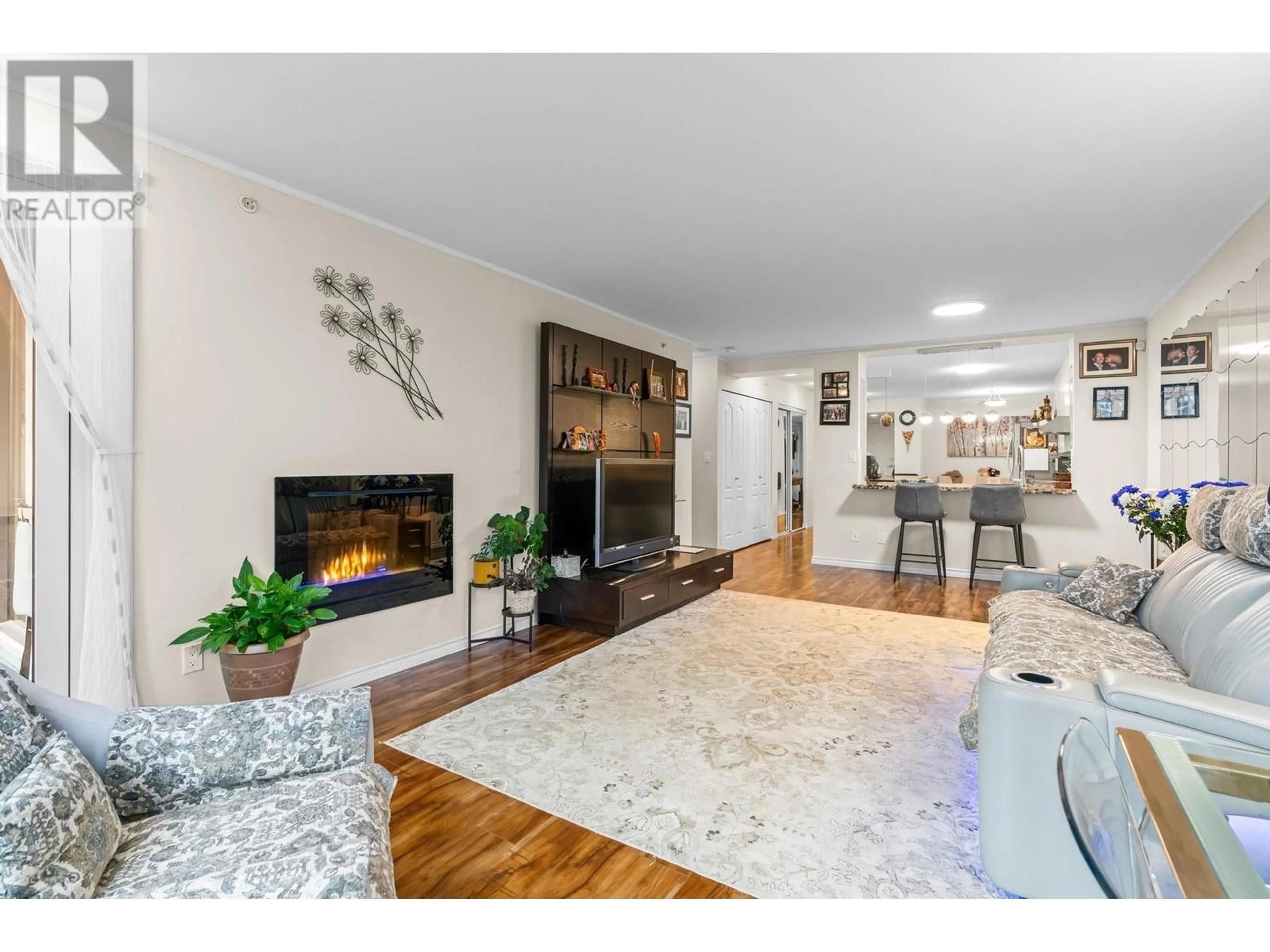 Living room with furniture, unknown for 303 - 1488 HORNBY STREET, Vancouver British Columbia V6Z1X3