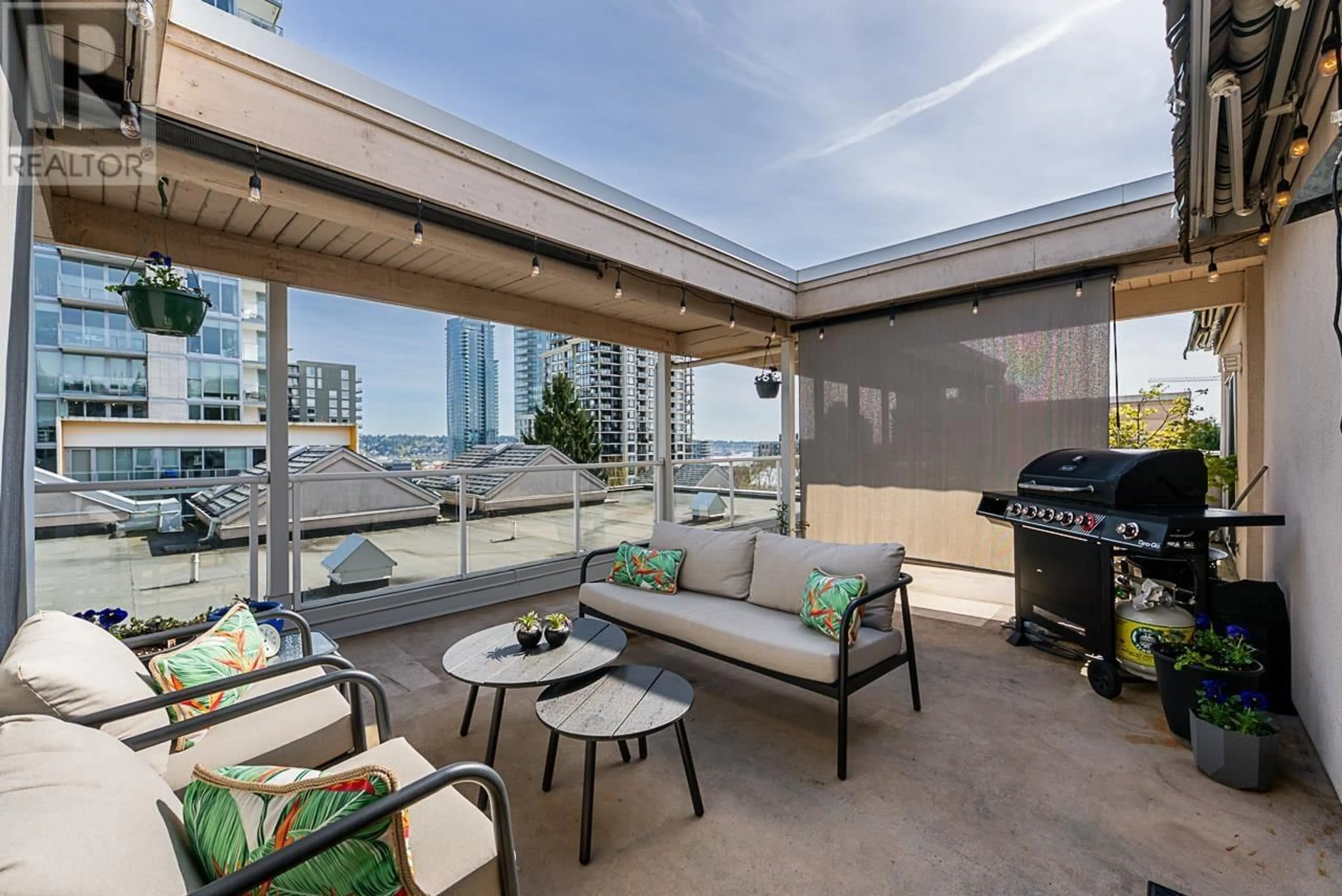 Patio, water/lake/river/ocean view for RT2 - 525 AGNES STREET, New Westminster British Columbia V3L1G2