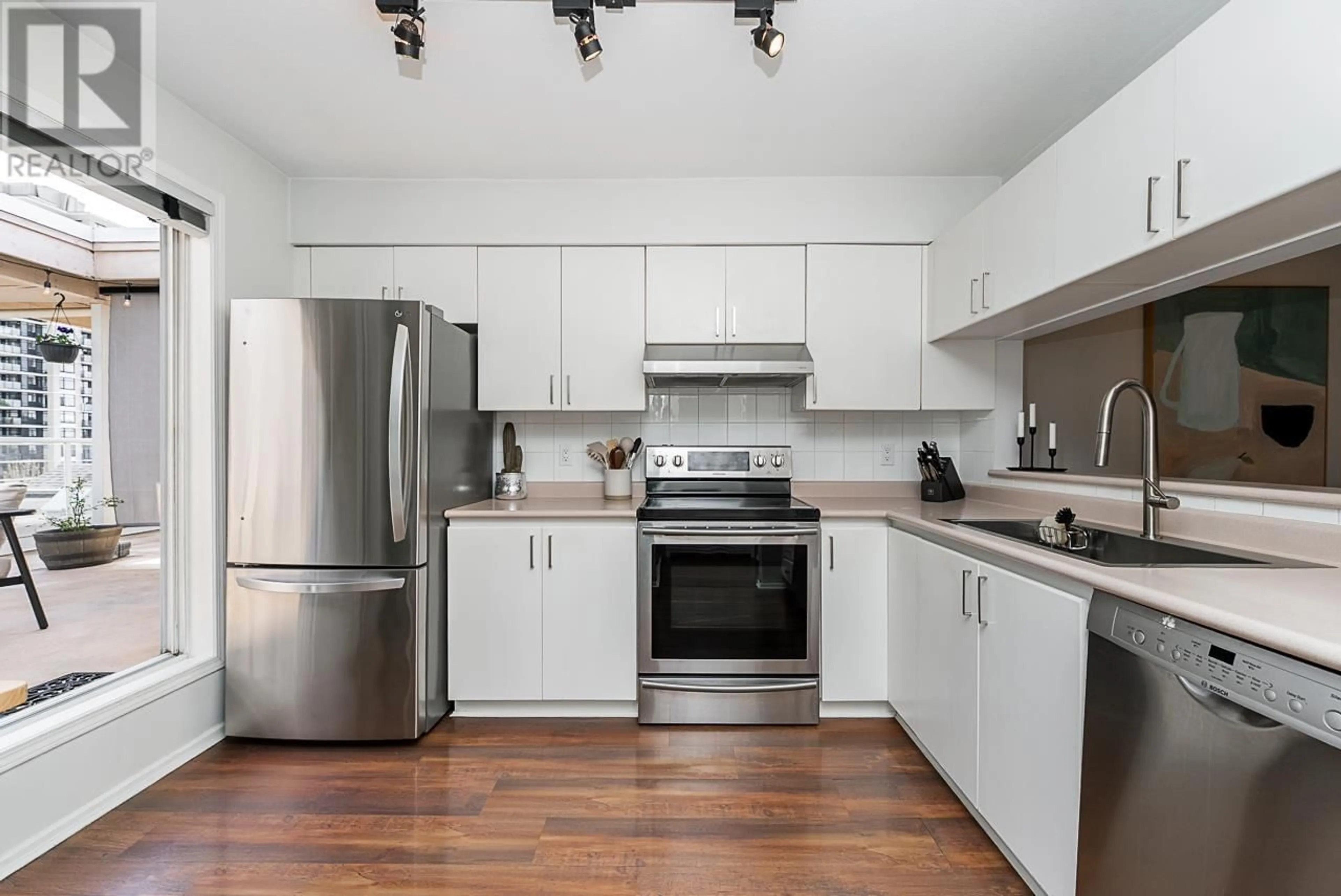 Standard kitchen, wood/laminate floor for RT2 - 525 AGNES STREET, New Westminster British Columbia V3L1G2