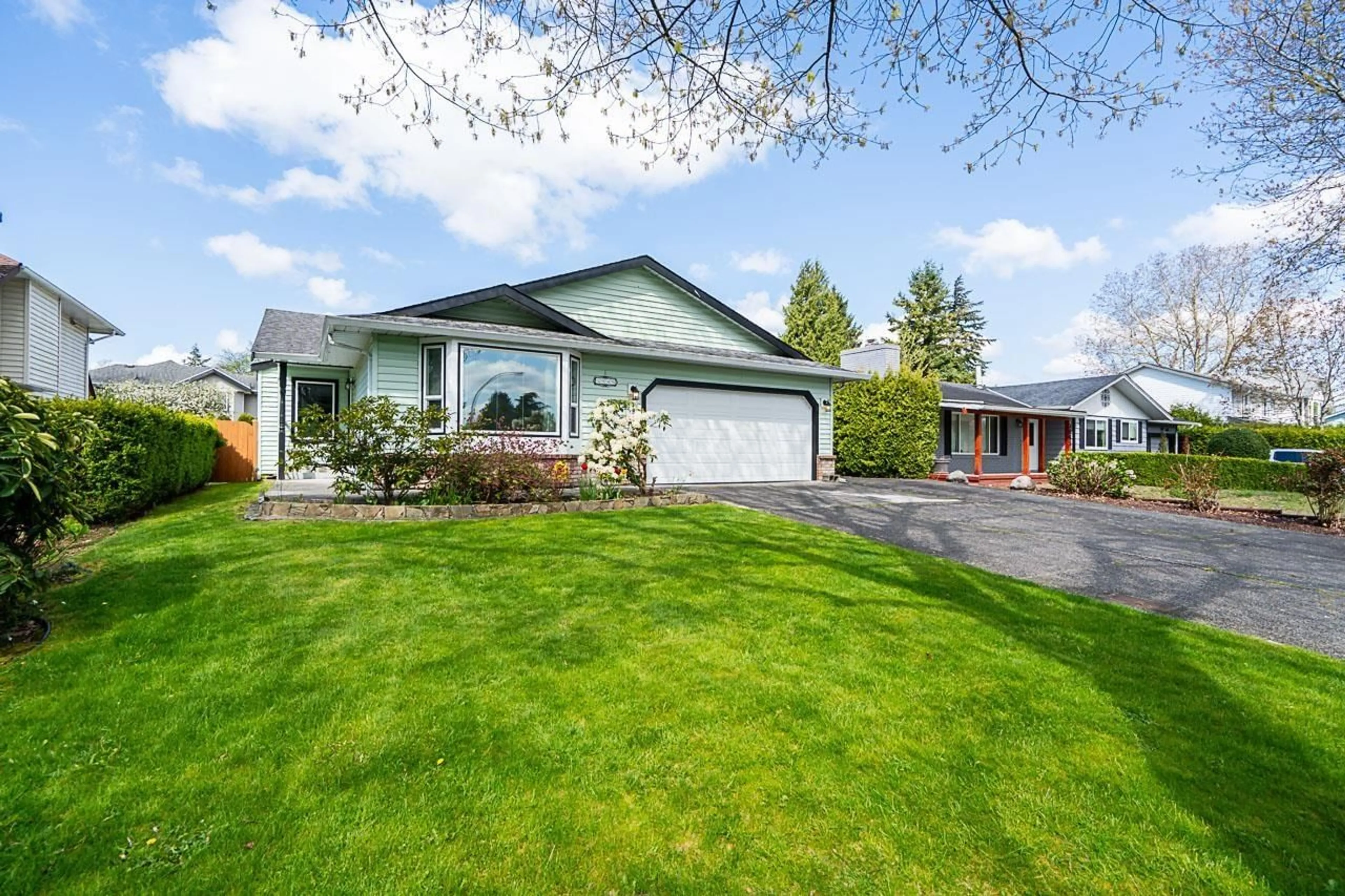 Home with vinyl exterior material, street for 5949 169, Surrey British Columbia V3S6Y5