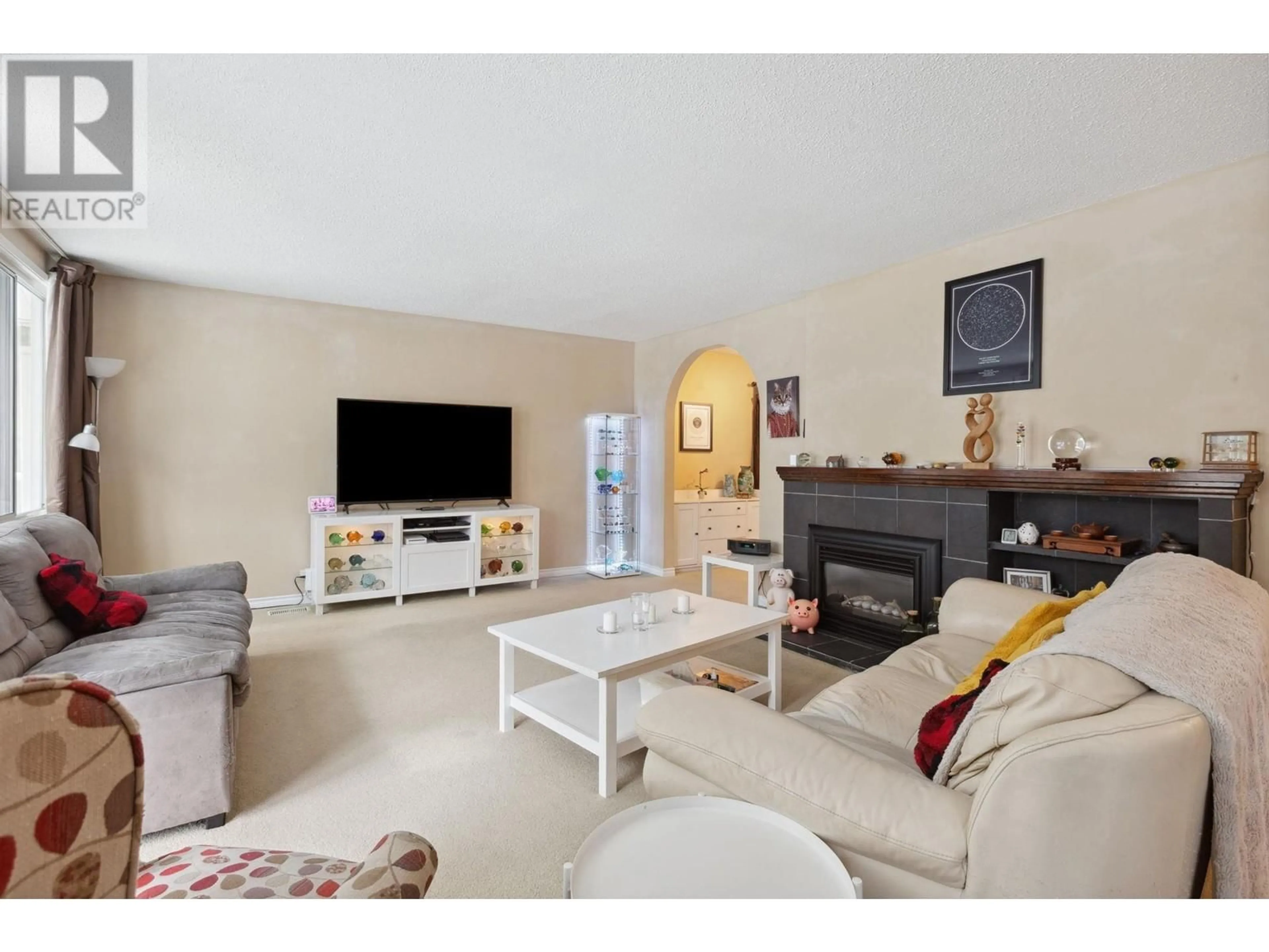 Living room with furniture, unknown for 1481 20TH STREET, North Vancouver British Columbia V7J1M9