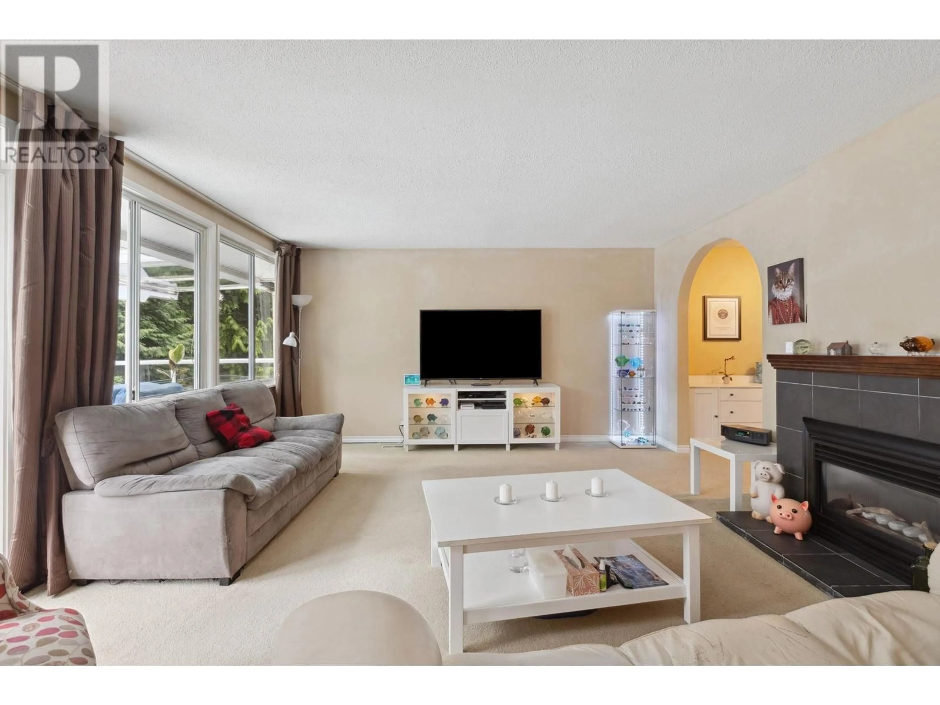 Living room with furniture, unknown for 1481 20TH STREET, North Vancouver British Columbia V7J1M9
