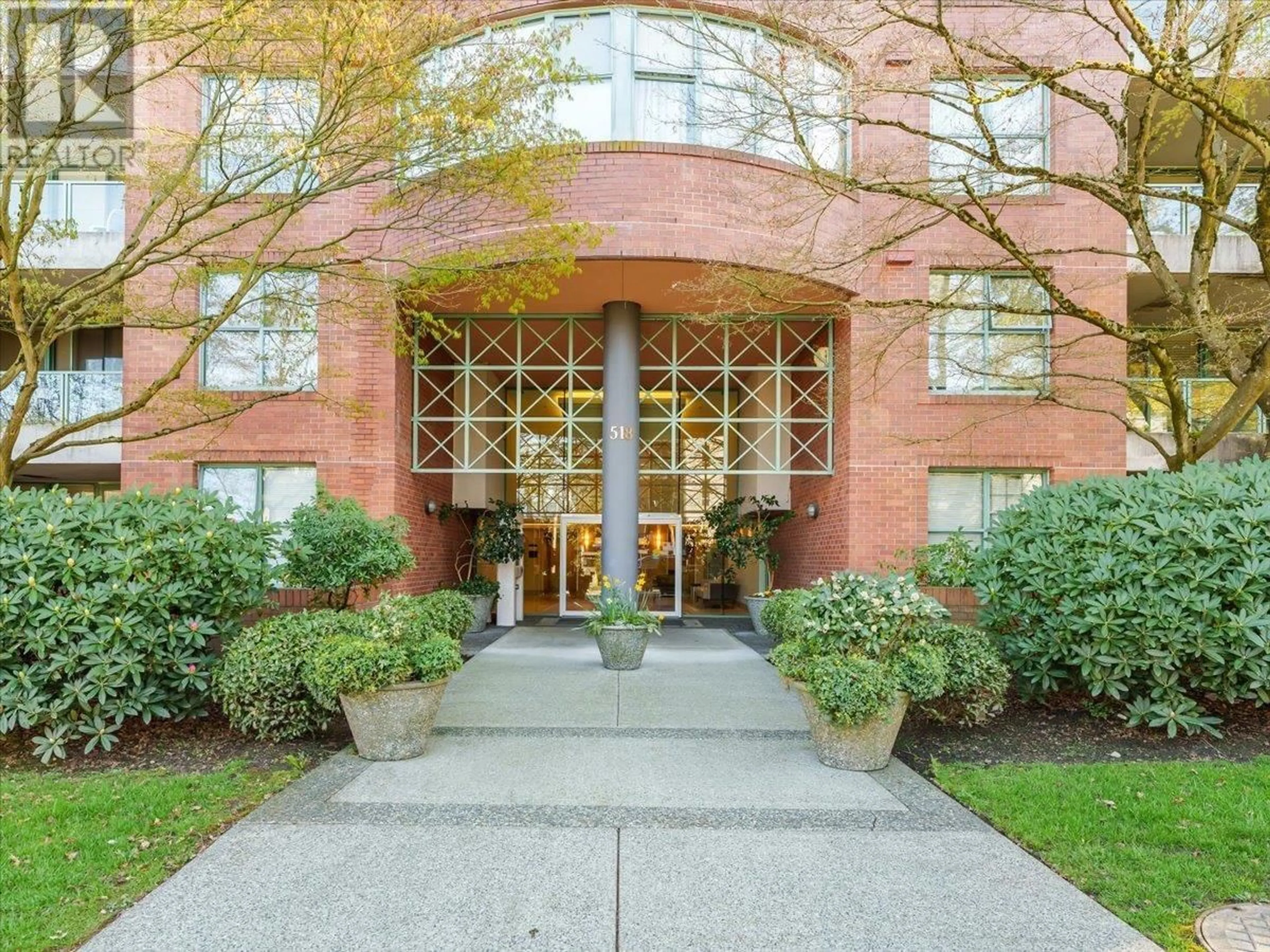 Indoor foyer for 511 - 518 14TH AVENUE, Vancouver British Columbia V5Z4N5