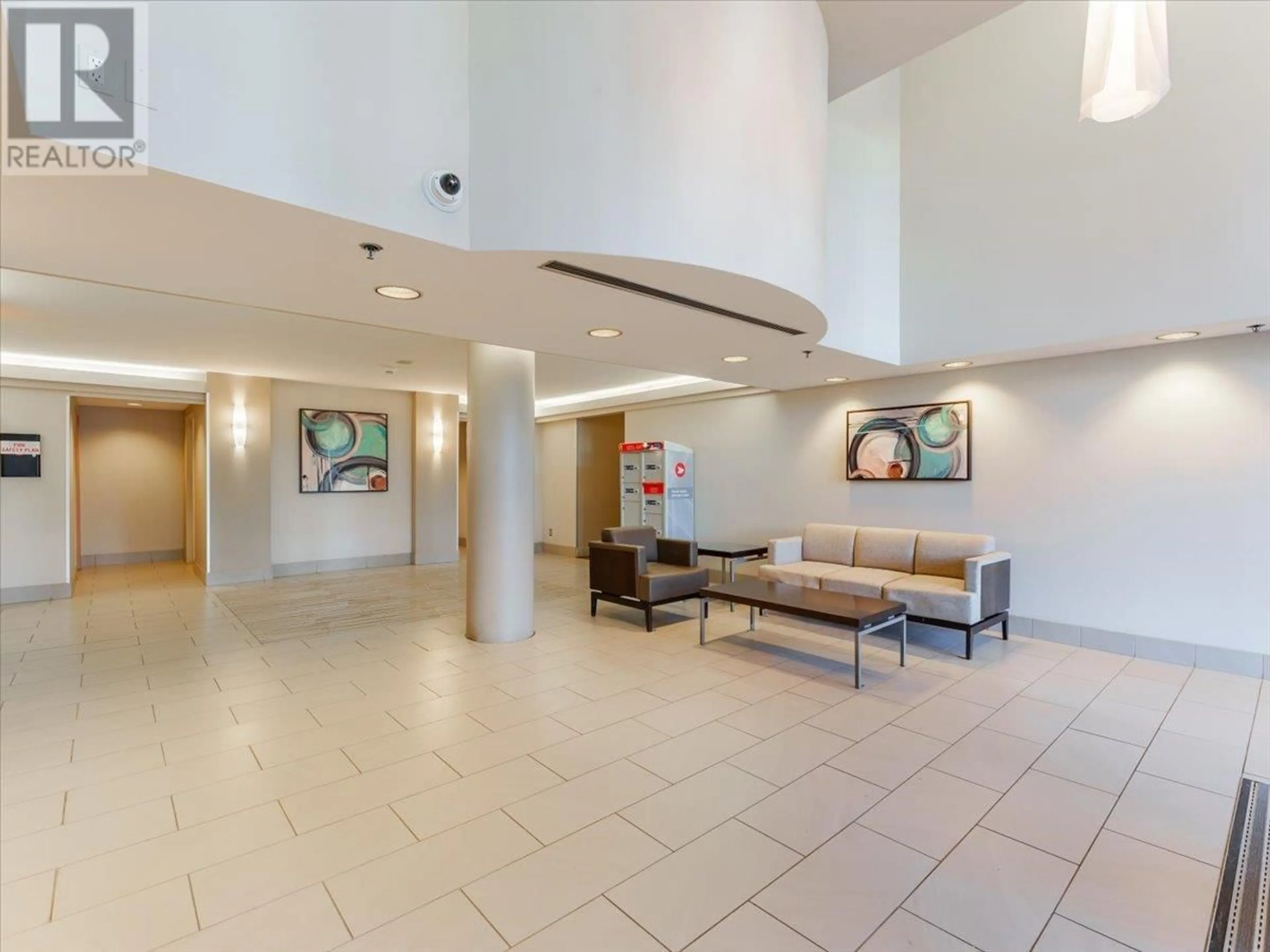 Indoor foyer for 511 - 518 14TH AVENUE, Vancouver British Columbia V5Z4N5