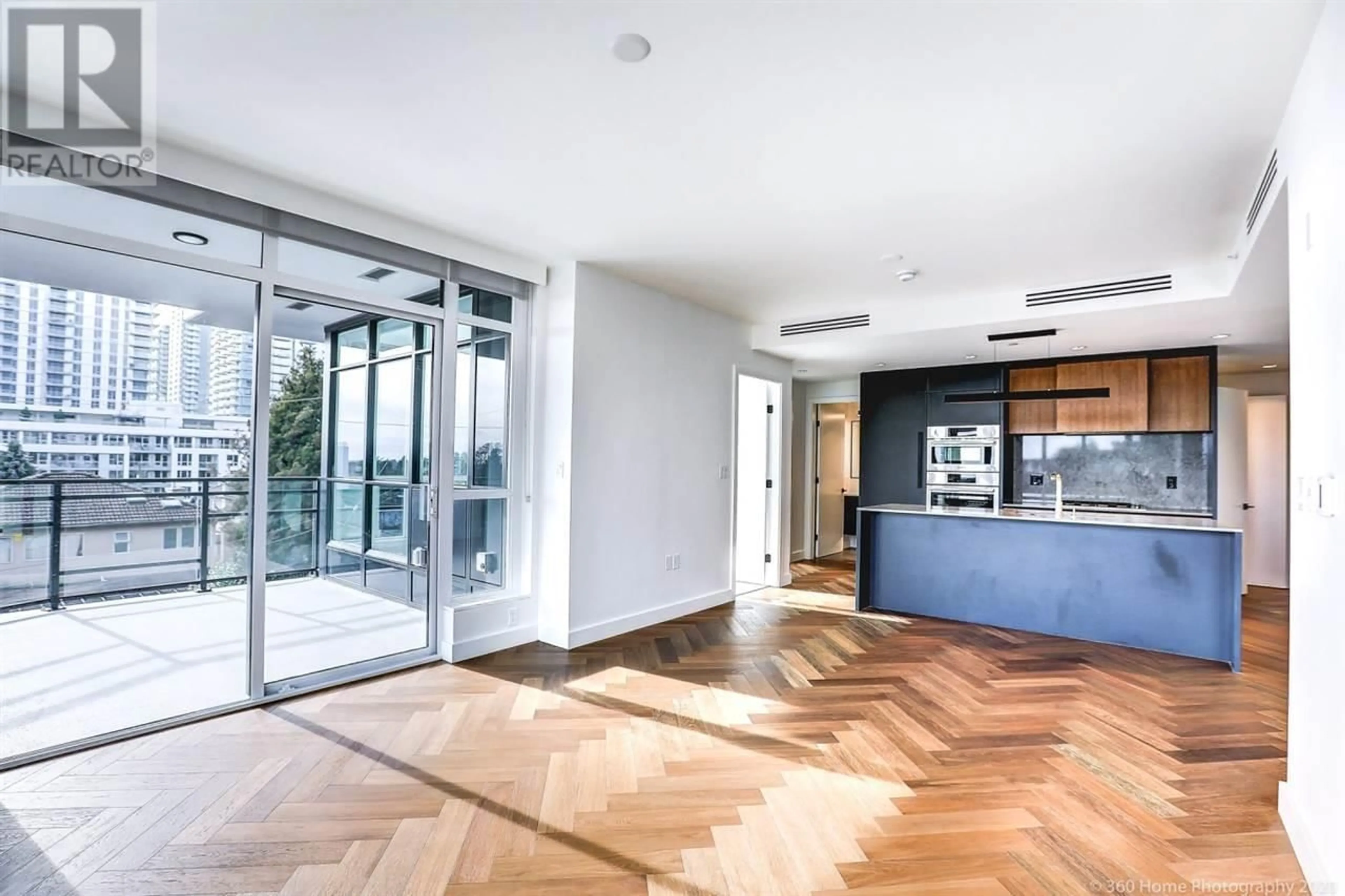 Indoor foyer for 204 - 458 63RD AVENUE, Vancouver British Columbia V5X2J4