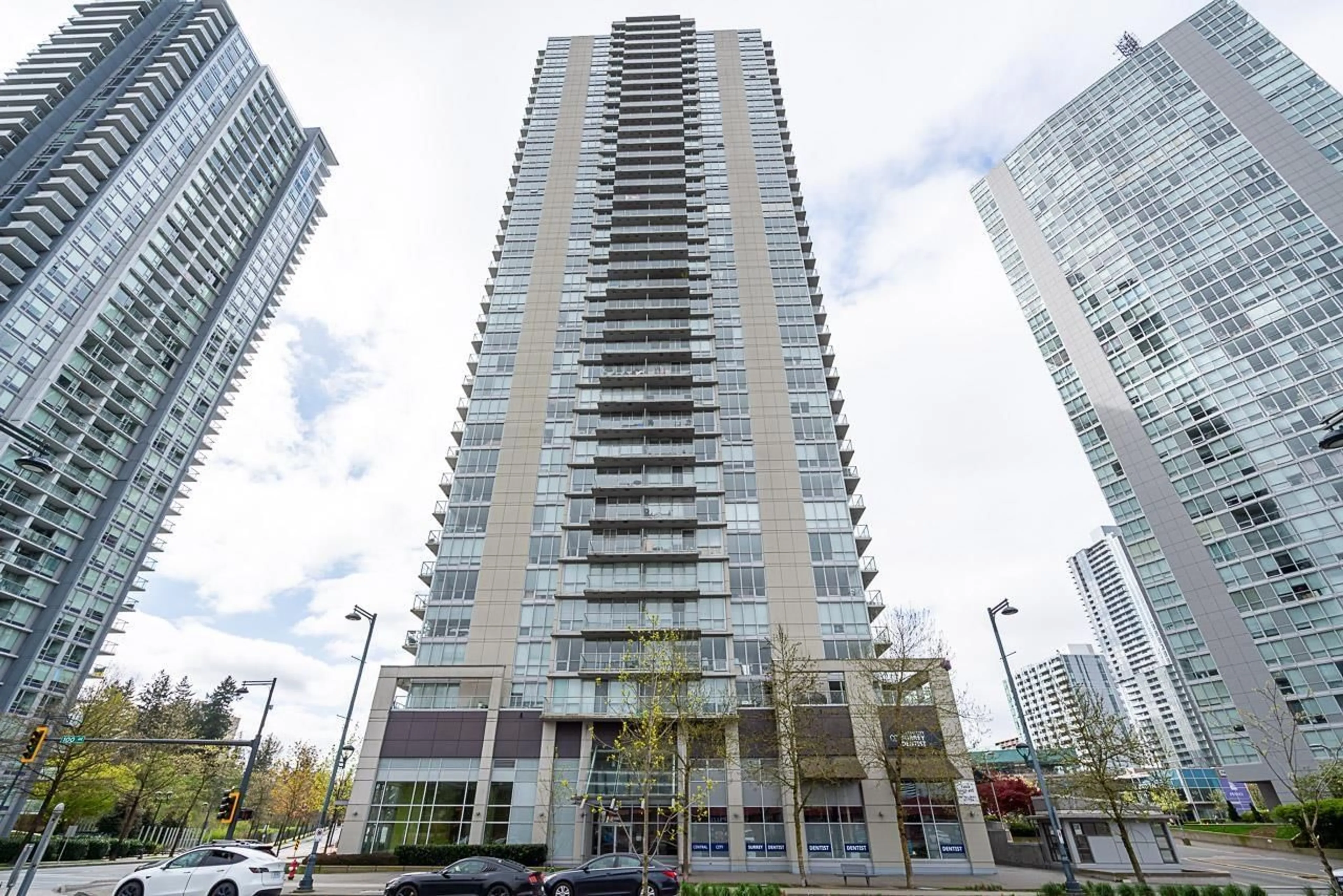 Patio, building for 203 - 13688 100, Surrey British Columbia V3T0G5