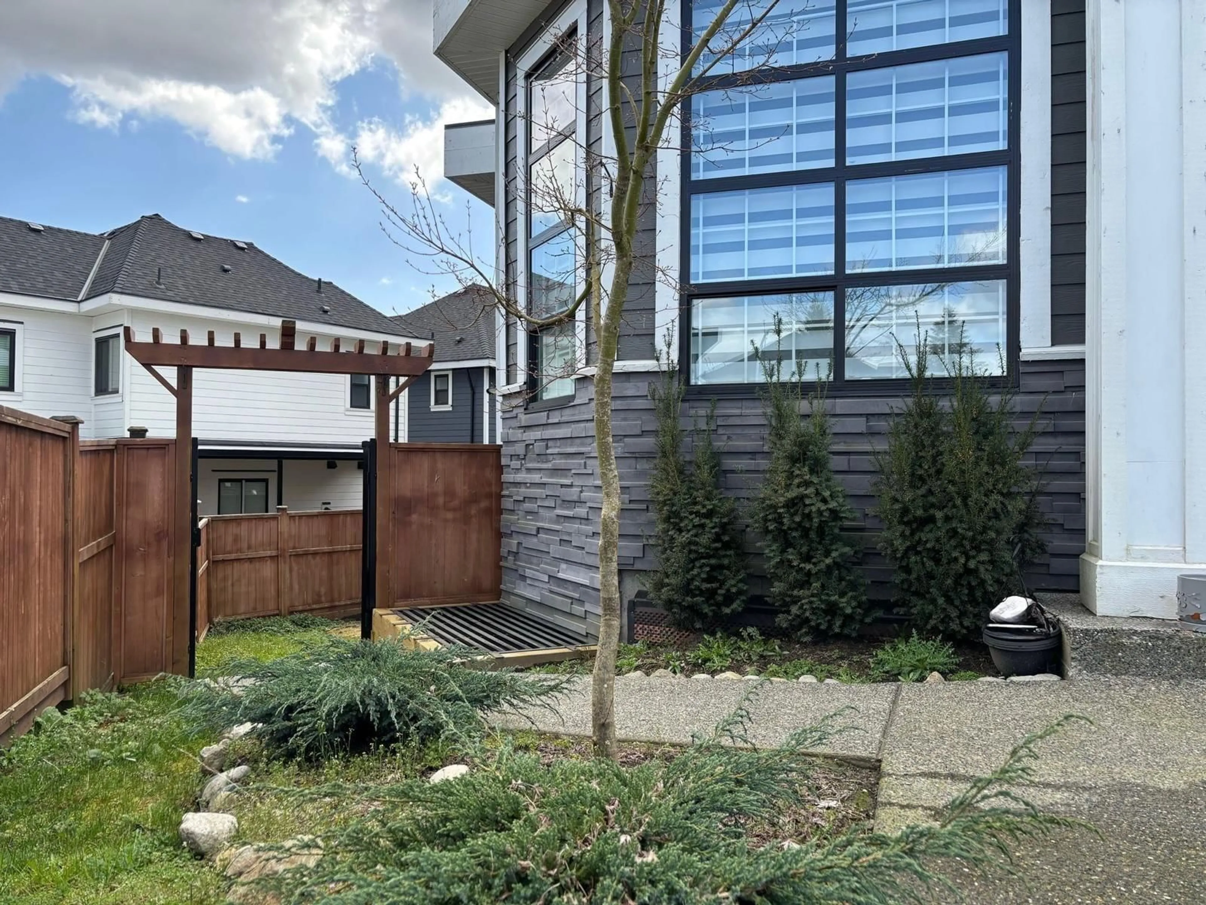 Unknown for 16488 103, Surrey British Columbia V4N1Y6