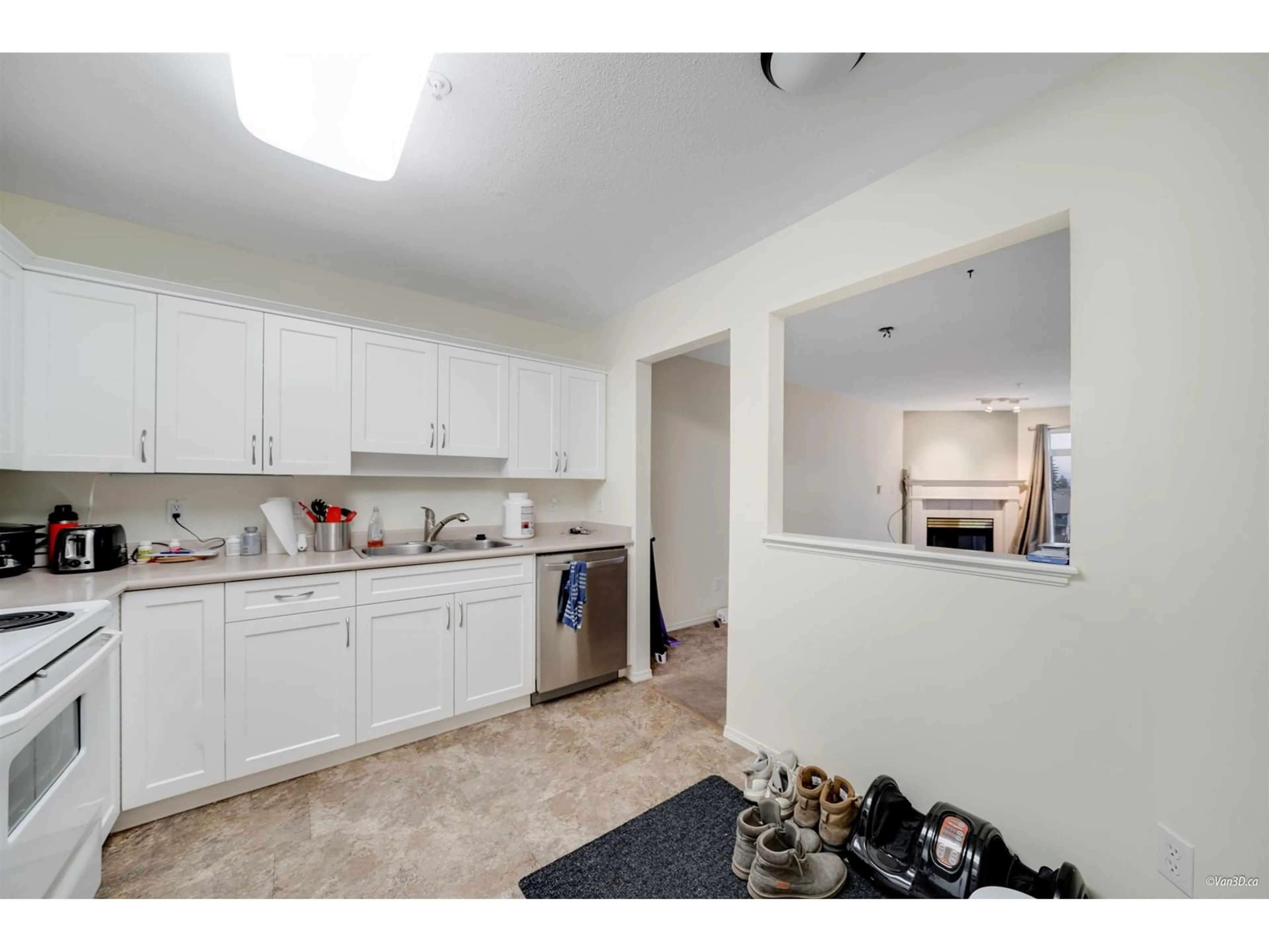 Standard kitchen, ceramic/tile floor for 416 - 32085 GEORGE FERGUSON, Abbotsford British Columbia V2T2K7