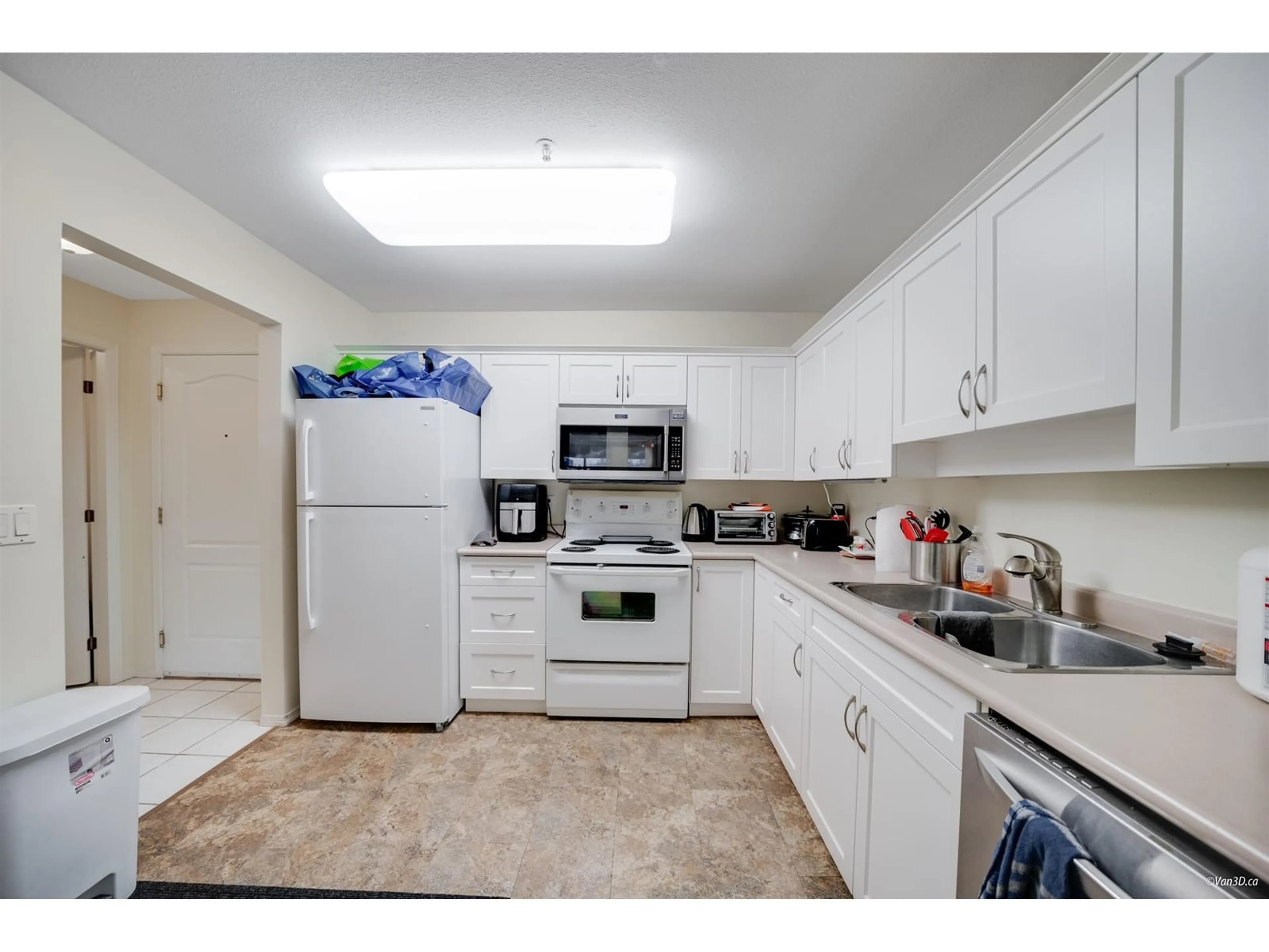 Standard kitchen, unknown for 416 - 32085 GEORGE FERGUSON, Abbotsford British Columbia V2T2K7