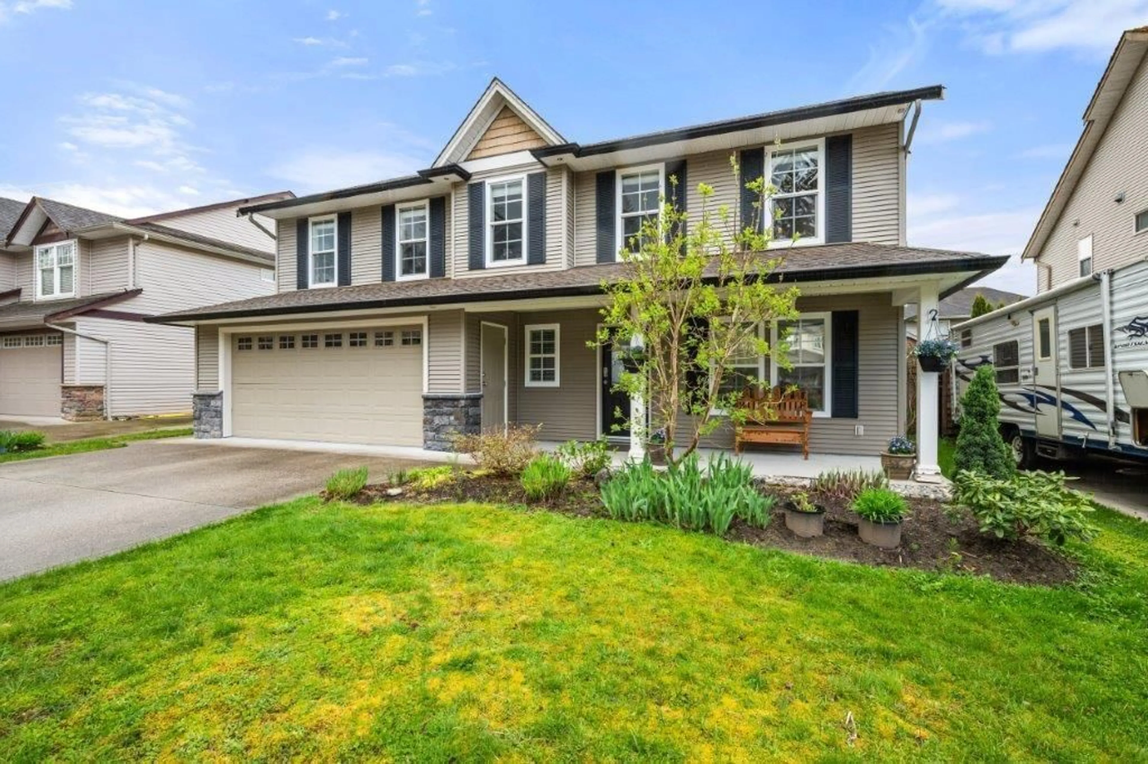 Home with vinyl exterior material, street for 32970 BOOTHBY, Mission British Columbia V2V7R3