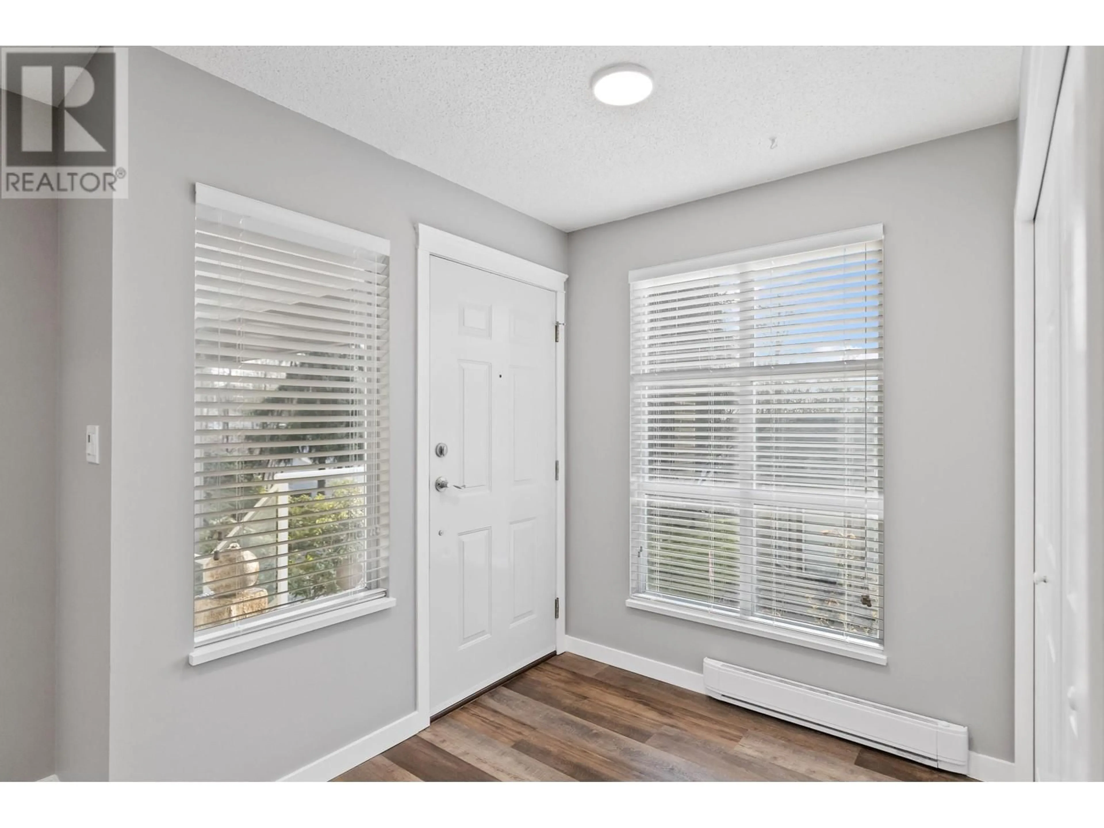 Indoor entryway for 1102 O'FLAHERTY GATE, Port Coquitlam British Columbia V3C6H2