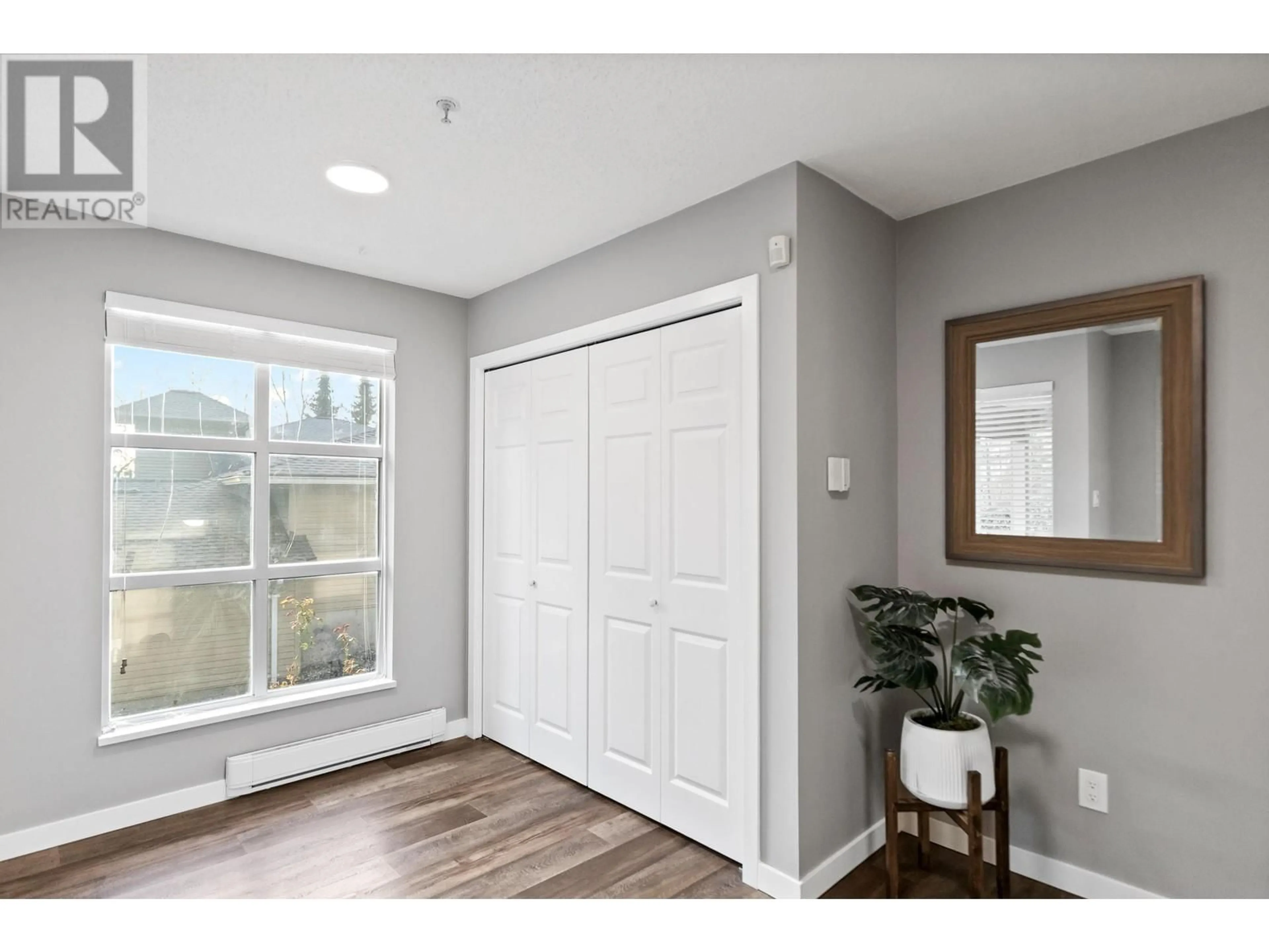 Indoor entryway for 1102 O'FLAHERTY GATE, Port Coquitlam British Columbia V3C6H2