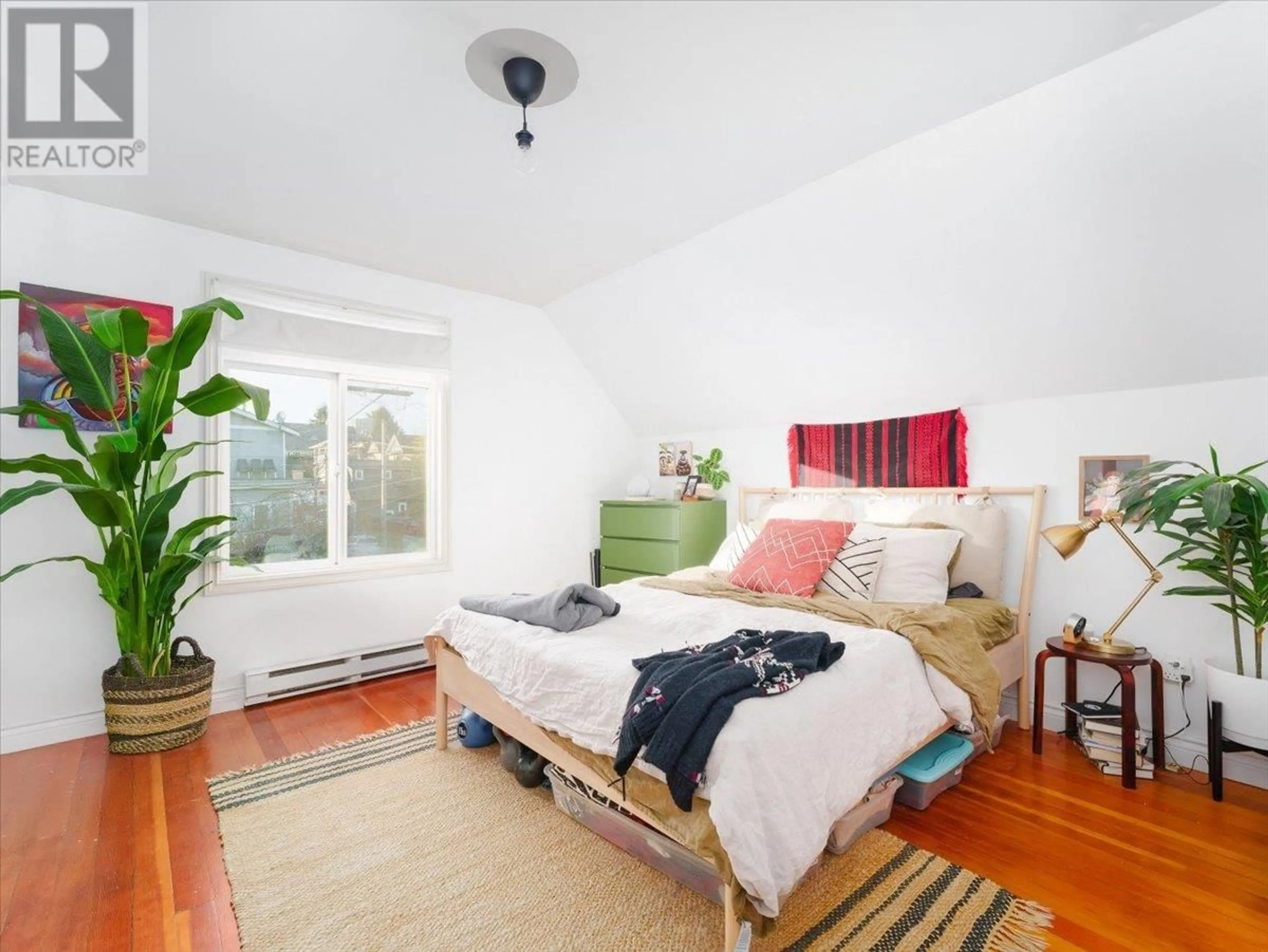 Bedroom with bed, unknown for 2636 PRINCE ALBERT STREET, Vancouver British Columbia V5T3X3