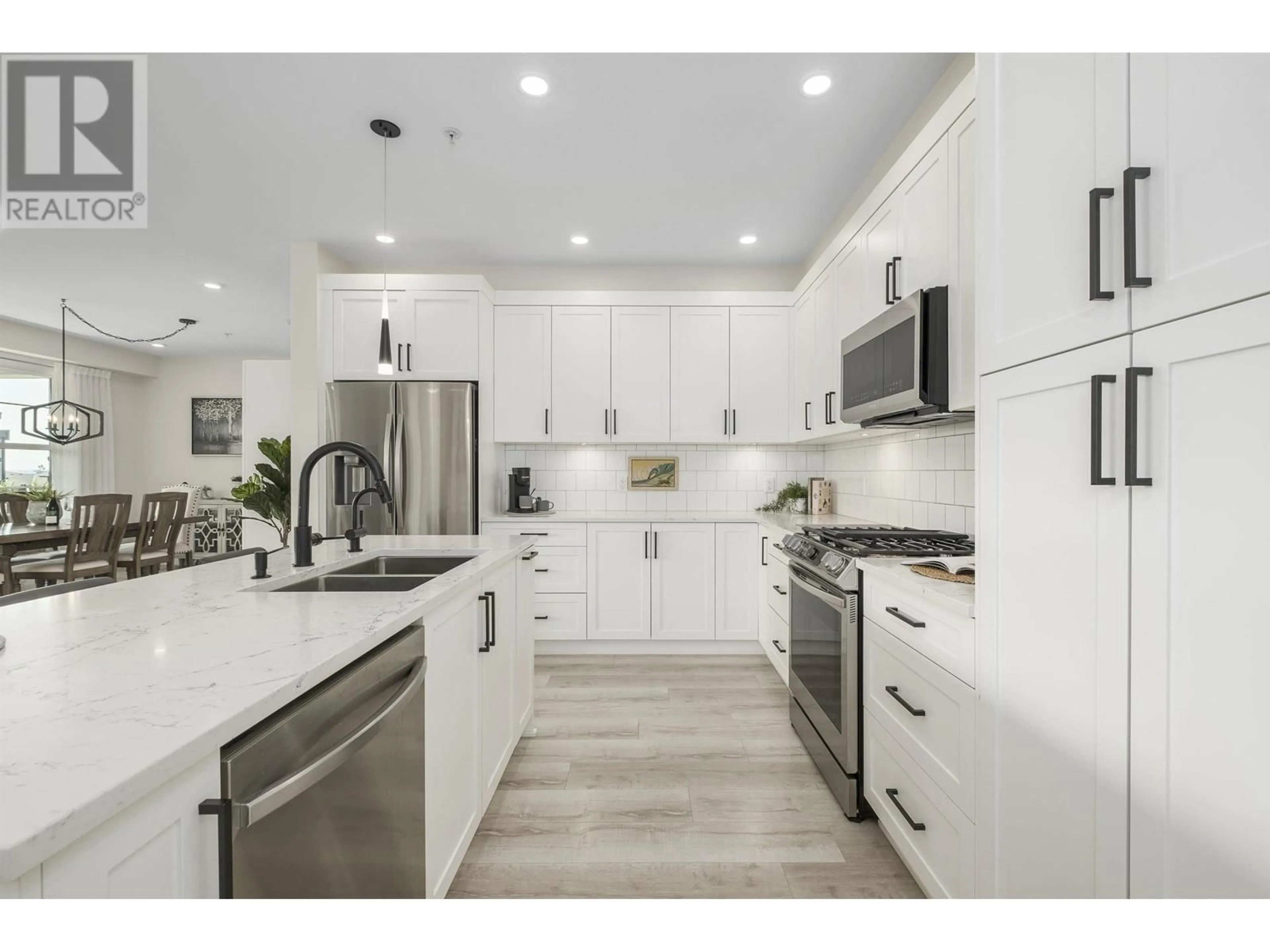 Open concept kitchen, ceramic/tile floor for 510 - 22638 119 AVENUE, Maple Ridge British Columbia V2X4L1