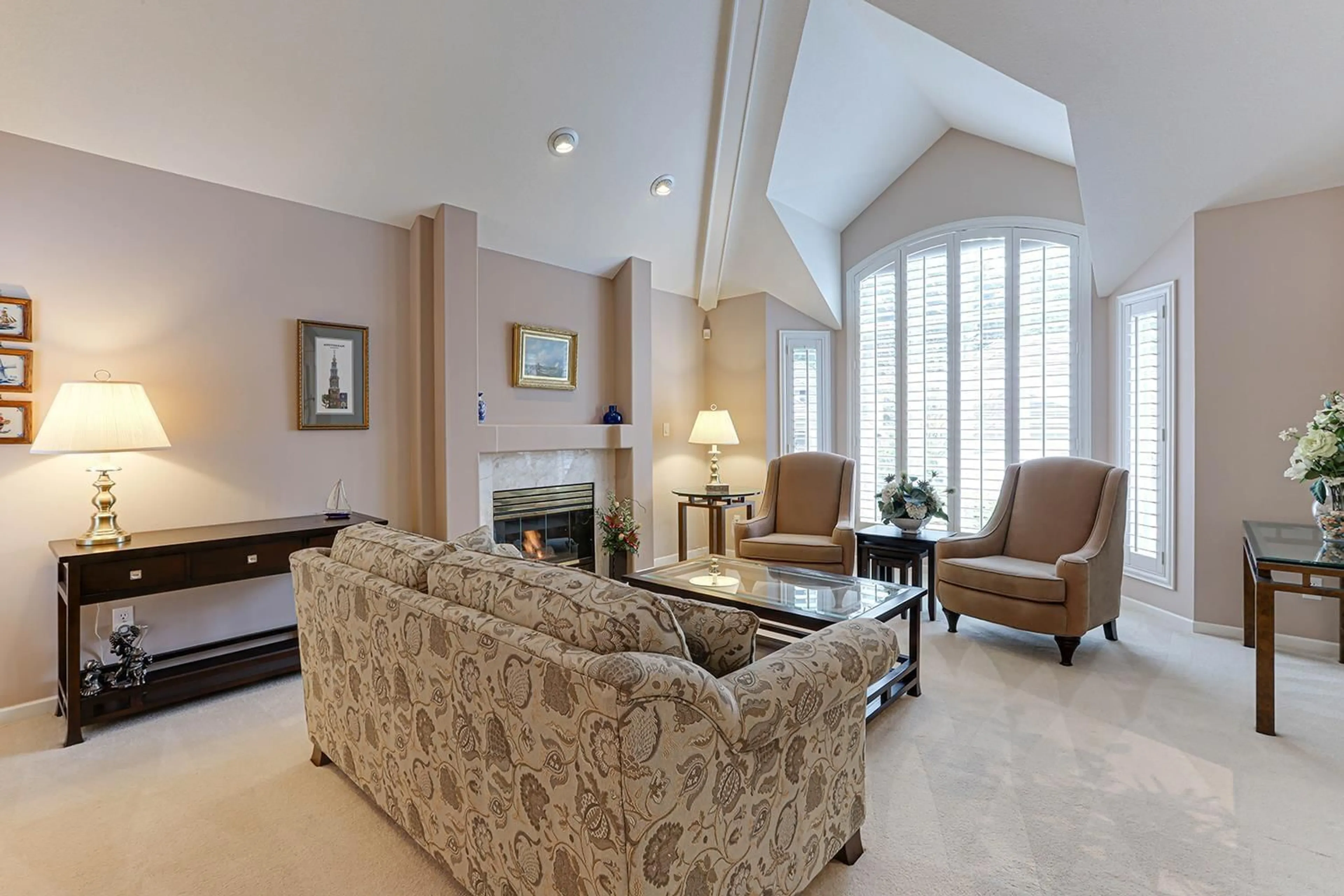 Living room with furniture, unknown for 15023 SEMIAHMOO, Surrey British Columbia V4P2K3