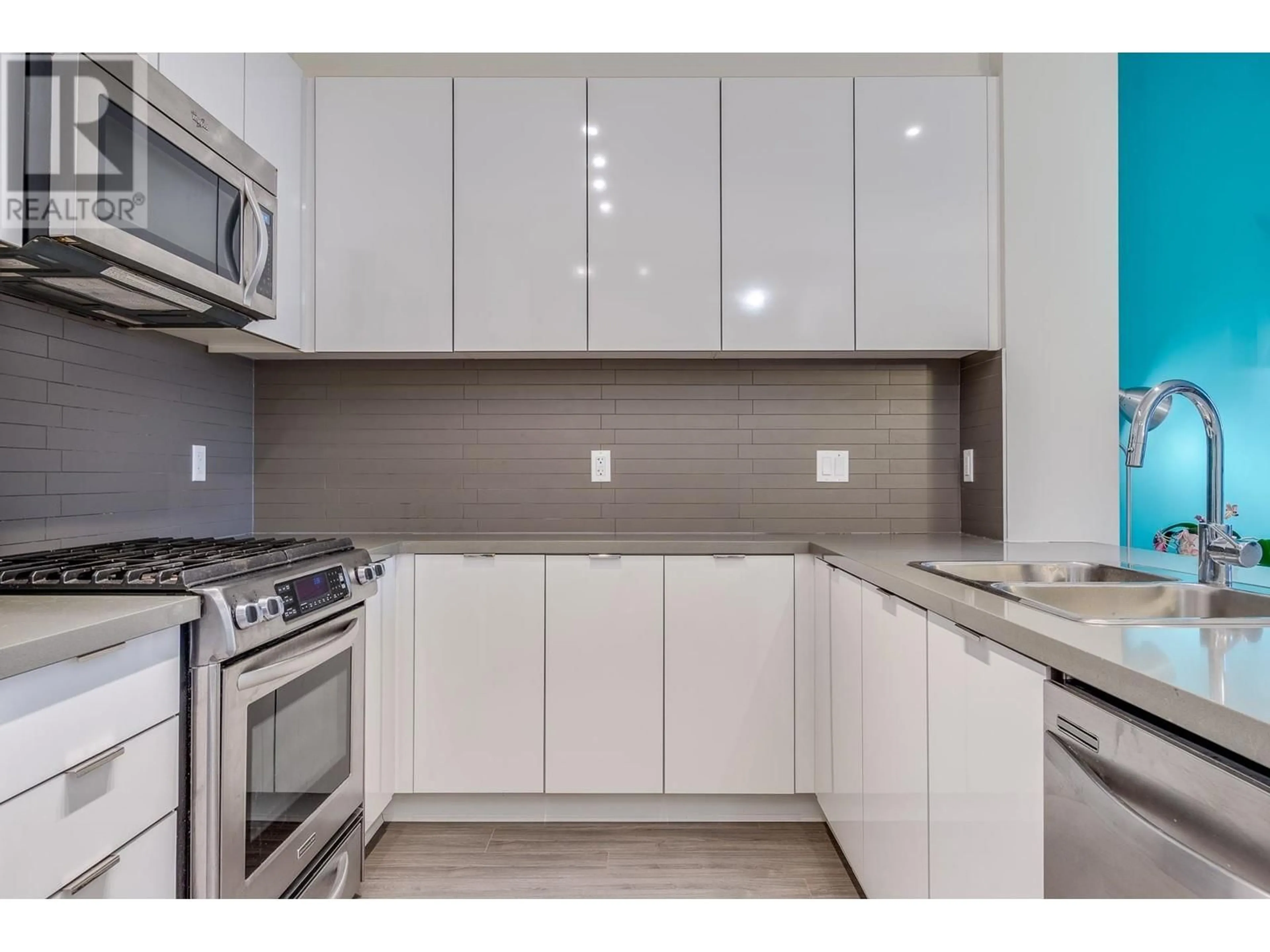 Standard kitchen, ceramic/tile floor for 413 - 3107 WINDSOR GATE, Coquitlam British Columbia V3B0L1
