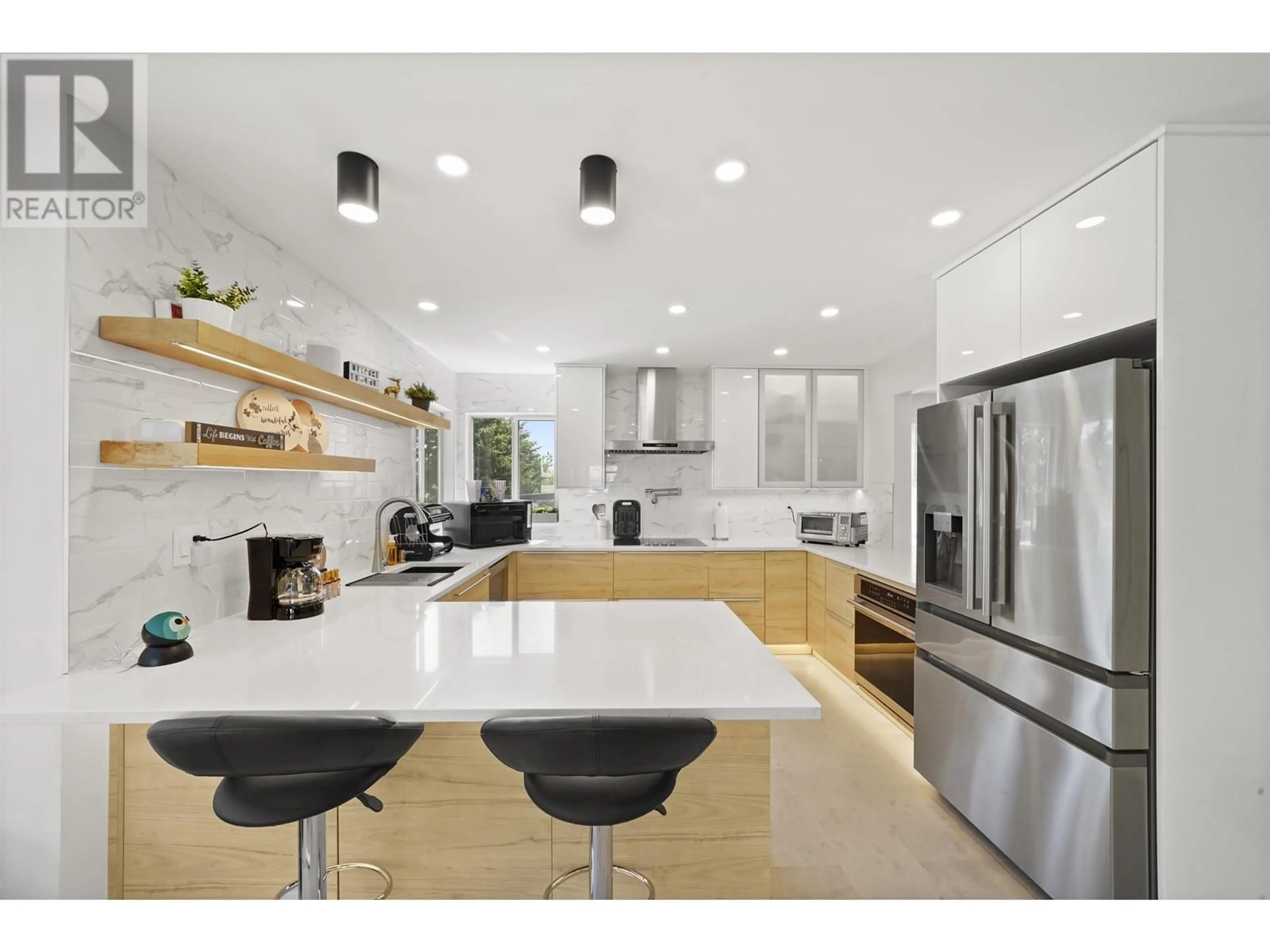 Contemporary kitchen, unknown for 1551 ALPINE LANE, Coquitlam British Columbia V3E3A5