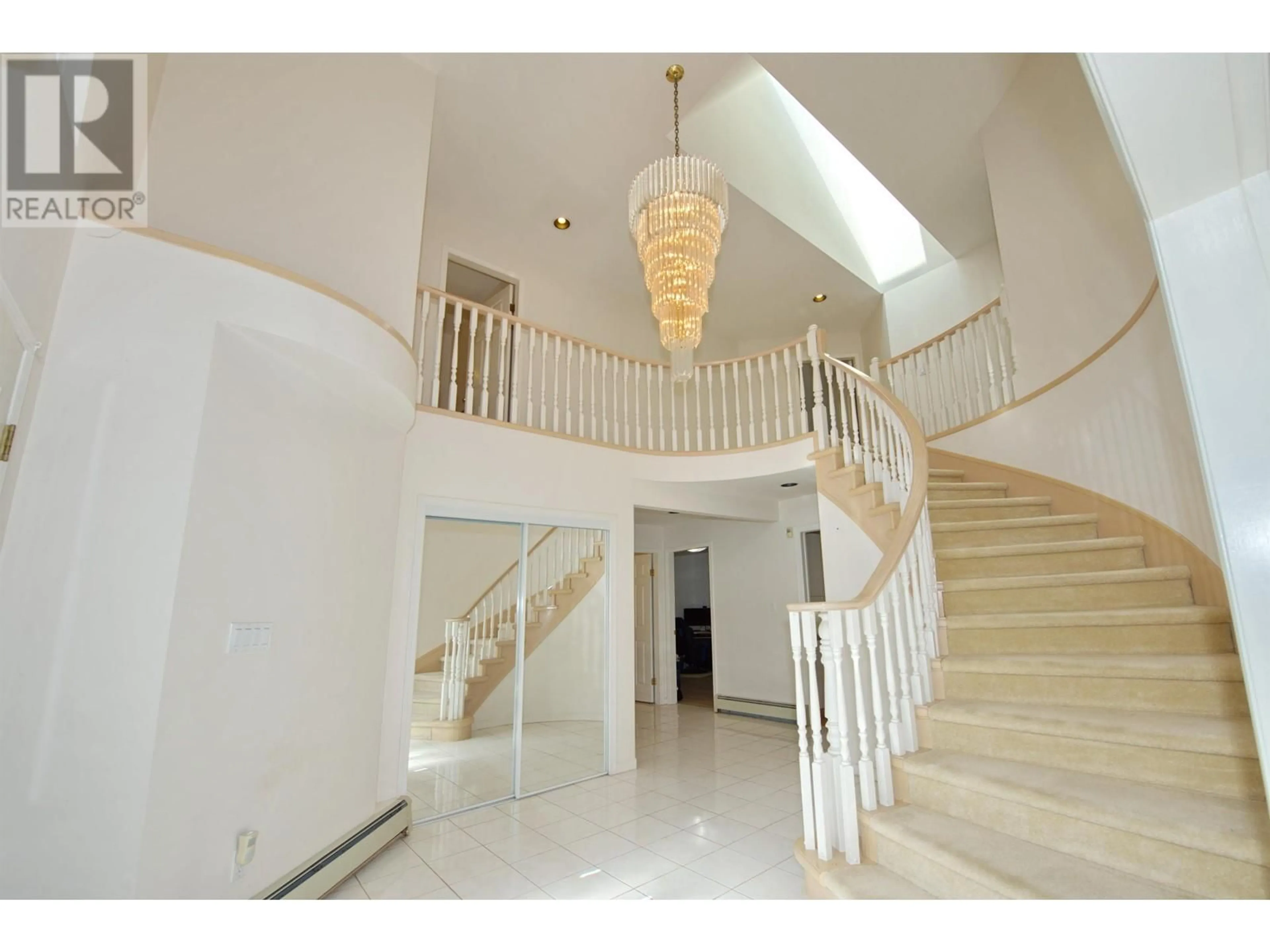 Indoor foyer for 5609 WILSON COURT, Richmond British Columbia V6V2P1