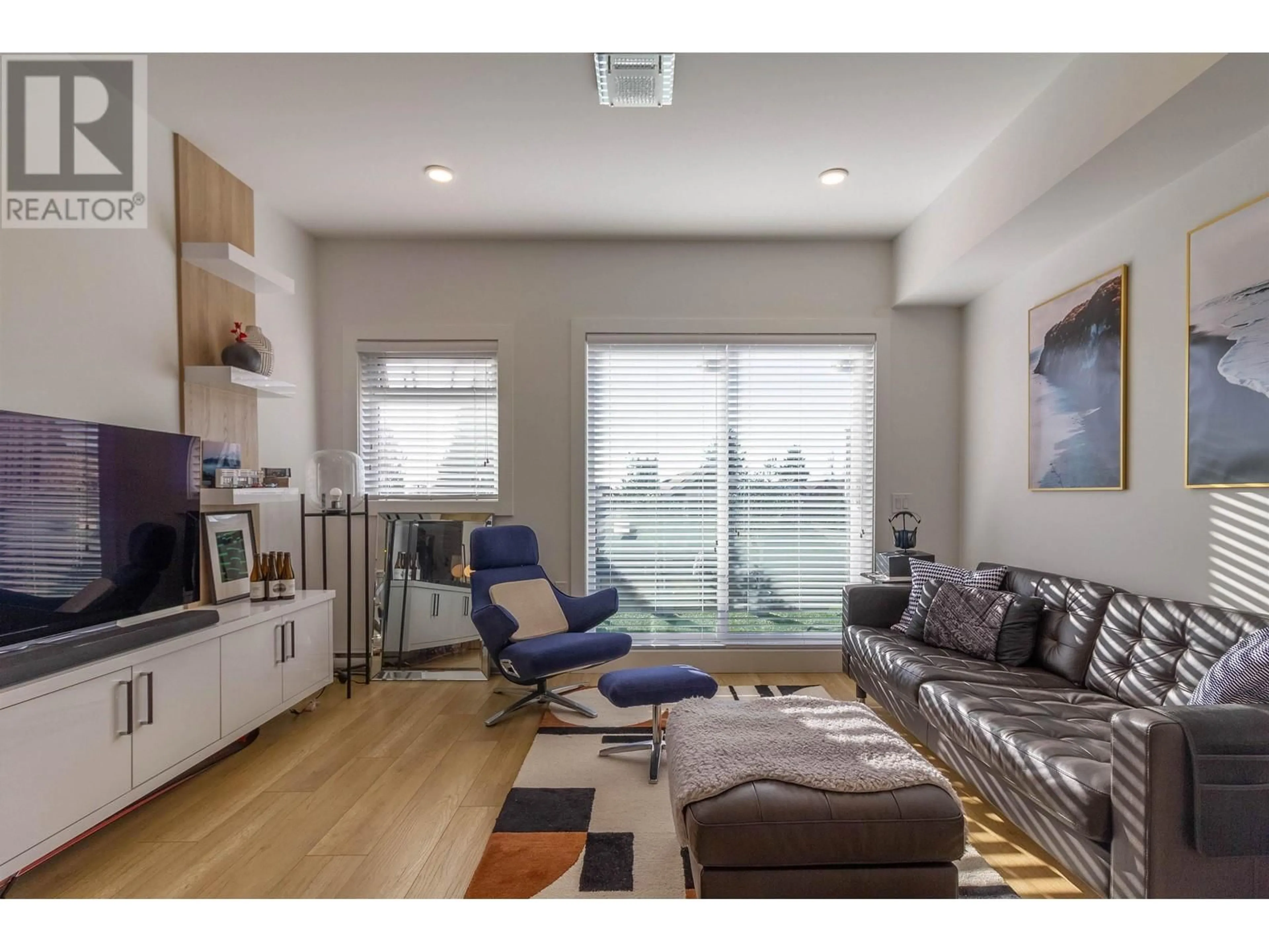 Living room with furniture, wood/laminate floor for 16 - 6288 BERESFORD STREET, Burnaby British Columbia V5J1K2