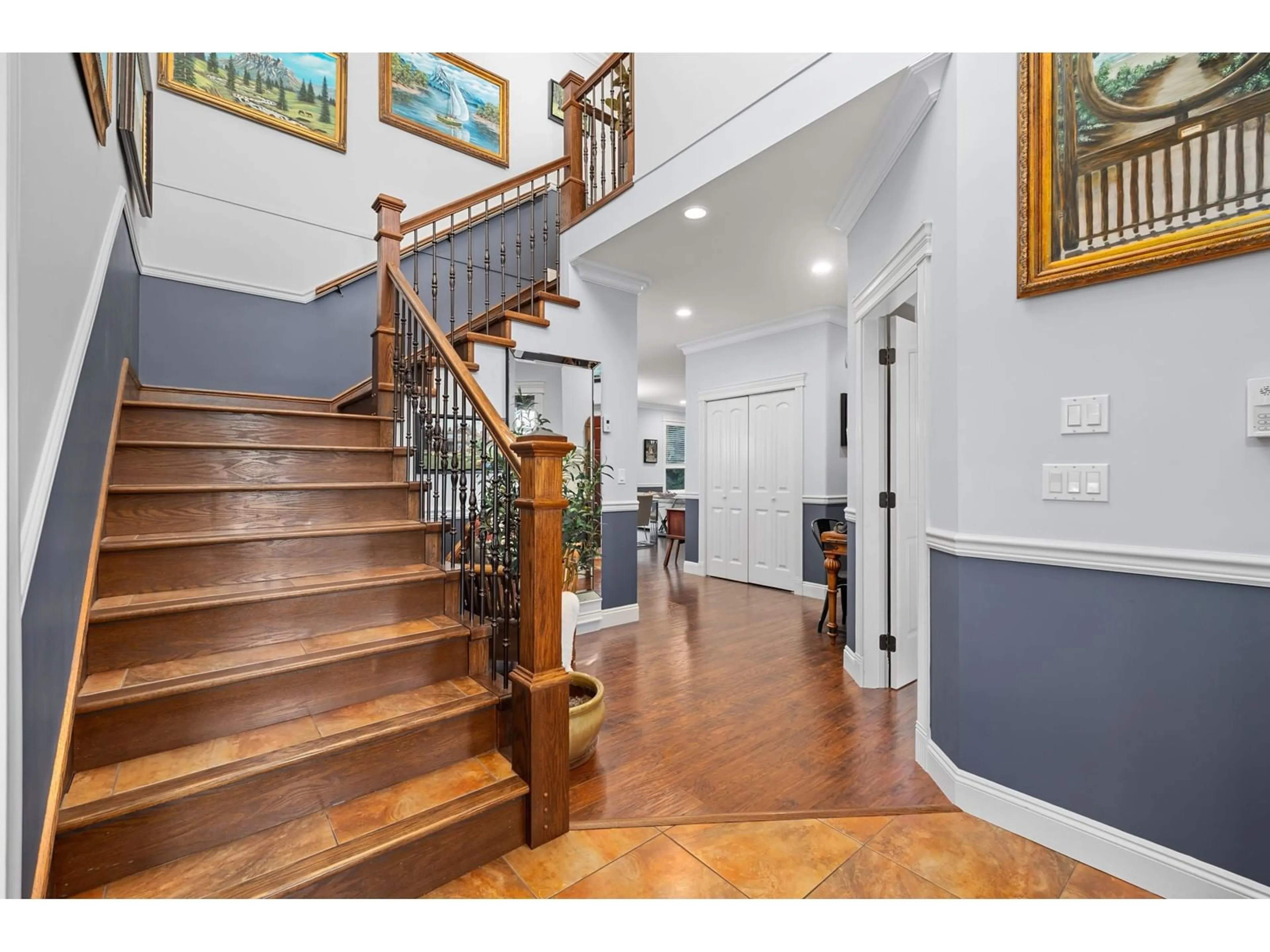 Indoor foyer for 12483 POWELL, Mission British Columbia V4S1C1