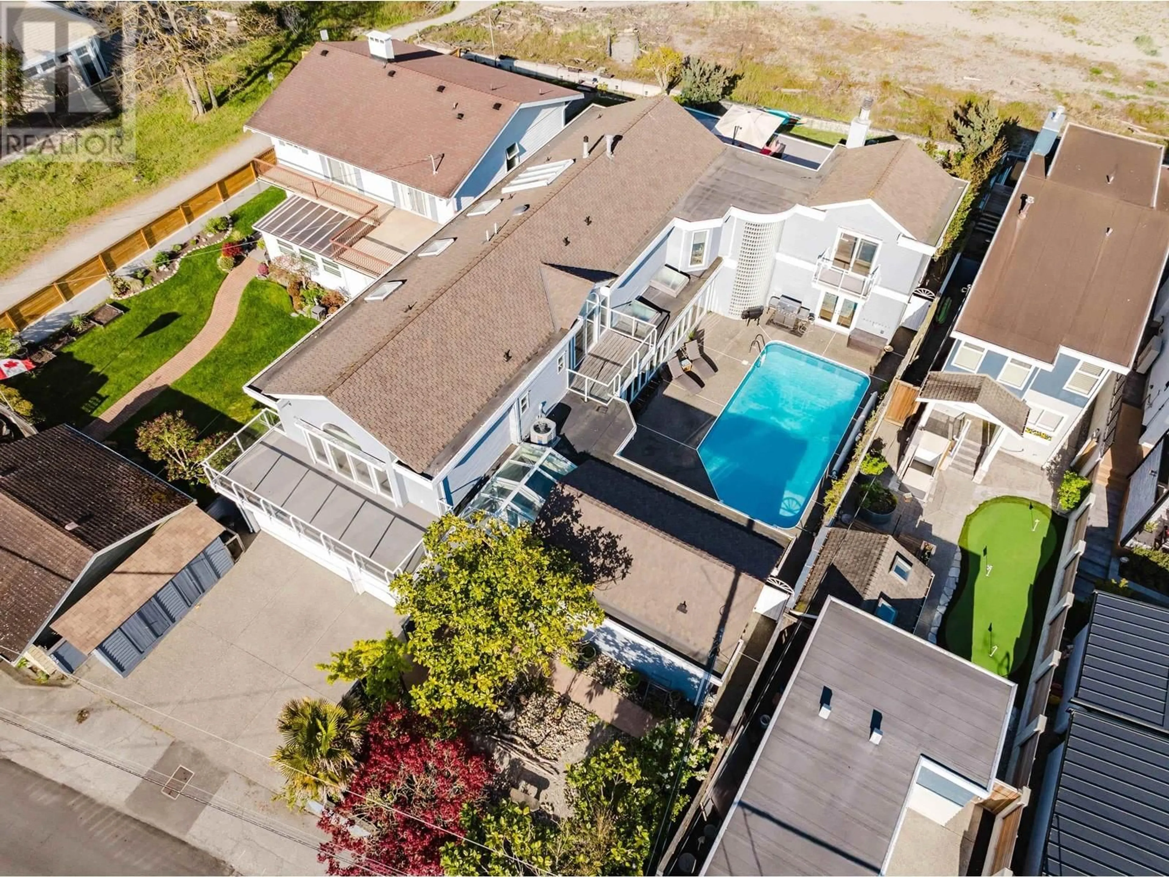 A pic from outside/outdoor area/front of a property/back of a property/a pic from drone, street for 292 CENTENNIAL PARKWAY, Delta British Columbia V4L1K5
