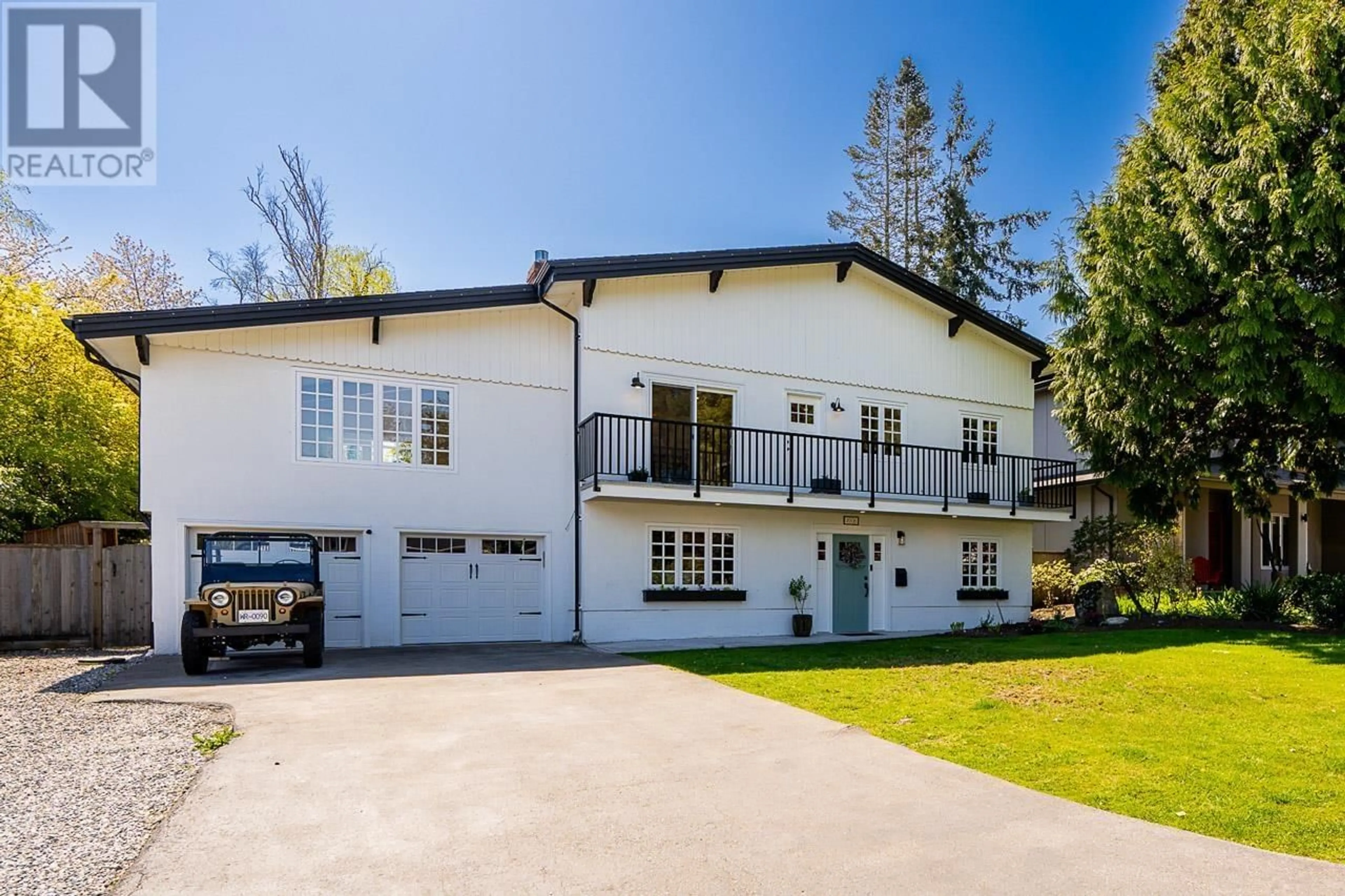 A pic from outside/outdoor area/front of a property/back of a property/a pic from drone, street for 4906 CEDAR CRESCENT, Delta British Columbia V4M1J8