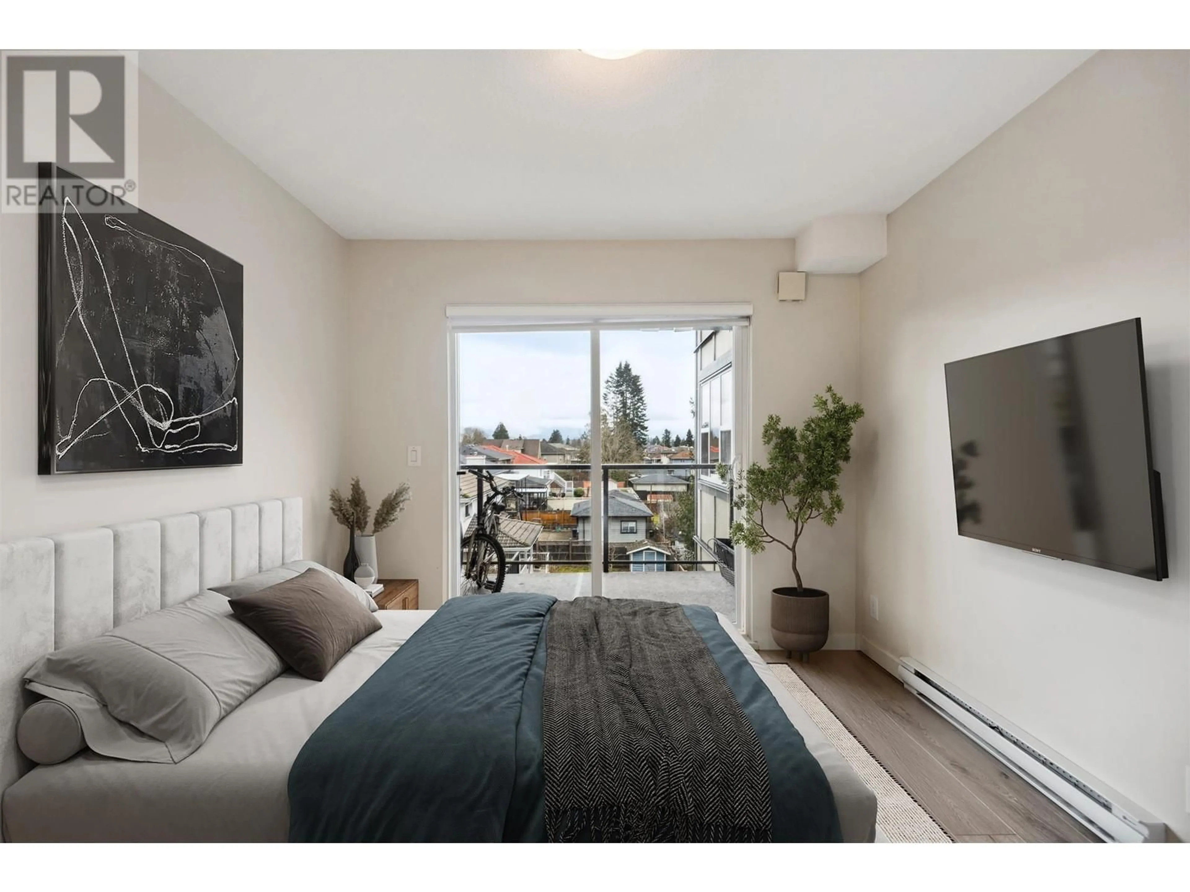 A pic of a room for 304 - 7908 15TH AVENUE, Burnaby British Columbia V3N0G6