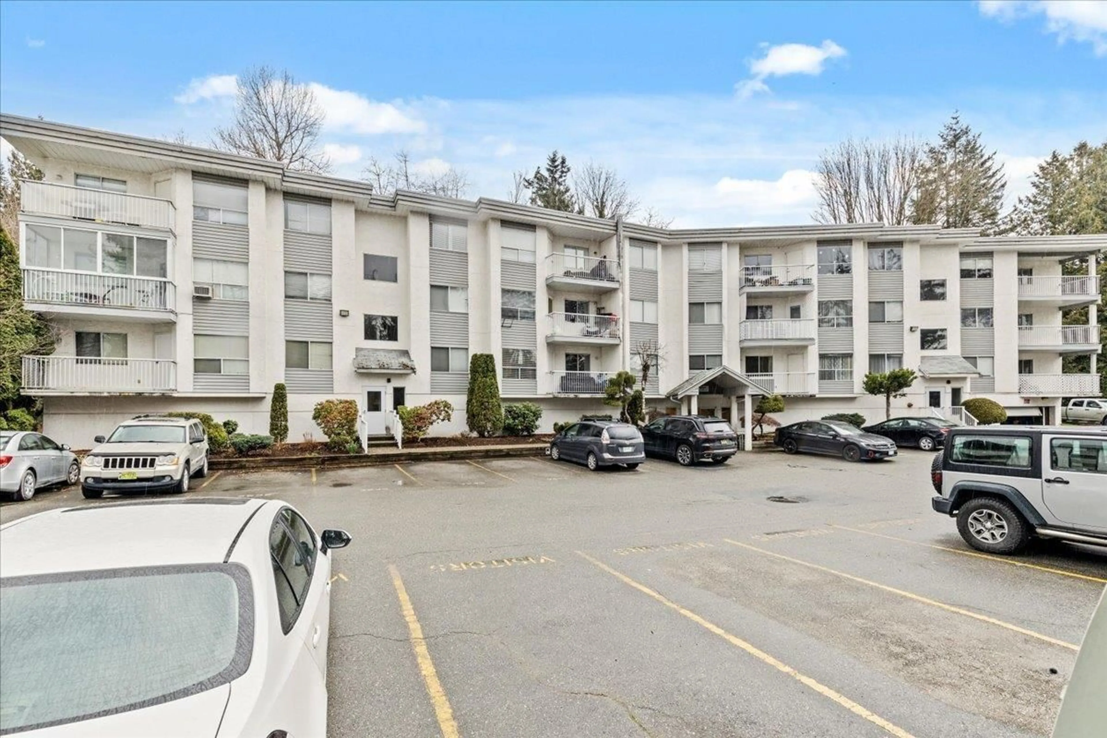 Patio, mountain view for 208 - 2535 HILL-TOUT, Abbotsford British Columbia V2T2P8